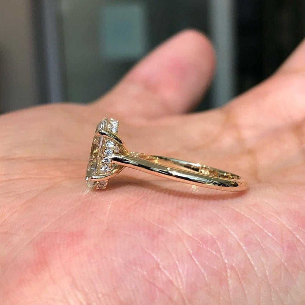 2.0 CT Oval Moissanite Solitaire Style Ring