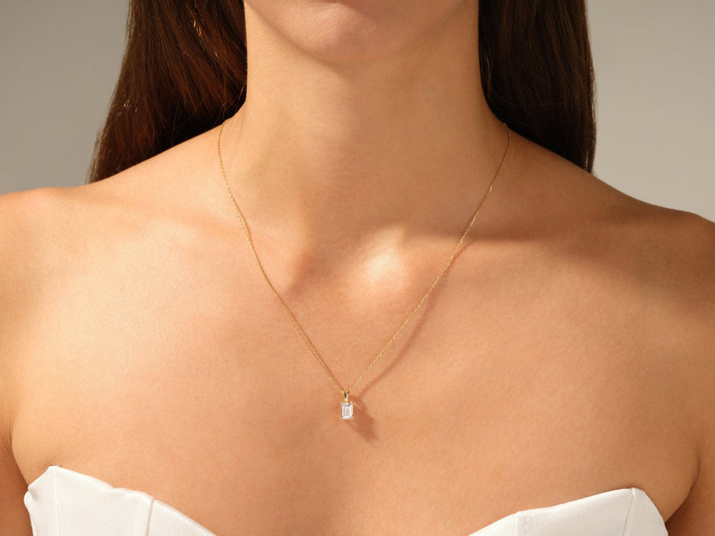 1.0 CT Emerald Moissanite Diamond Solitaire Necklace