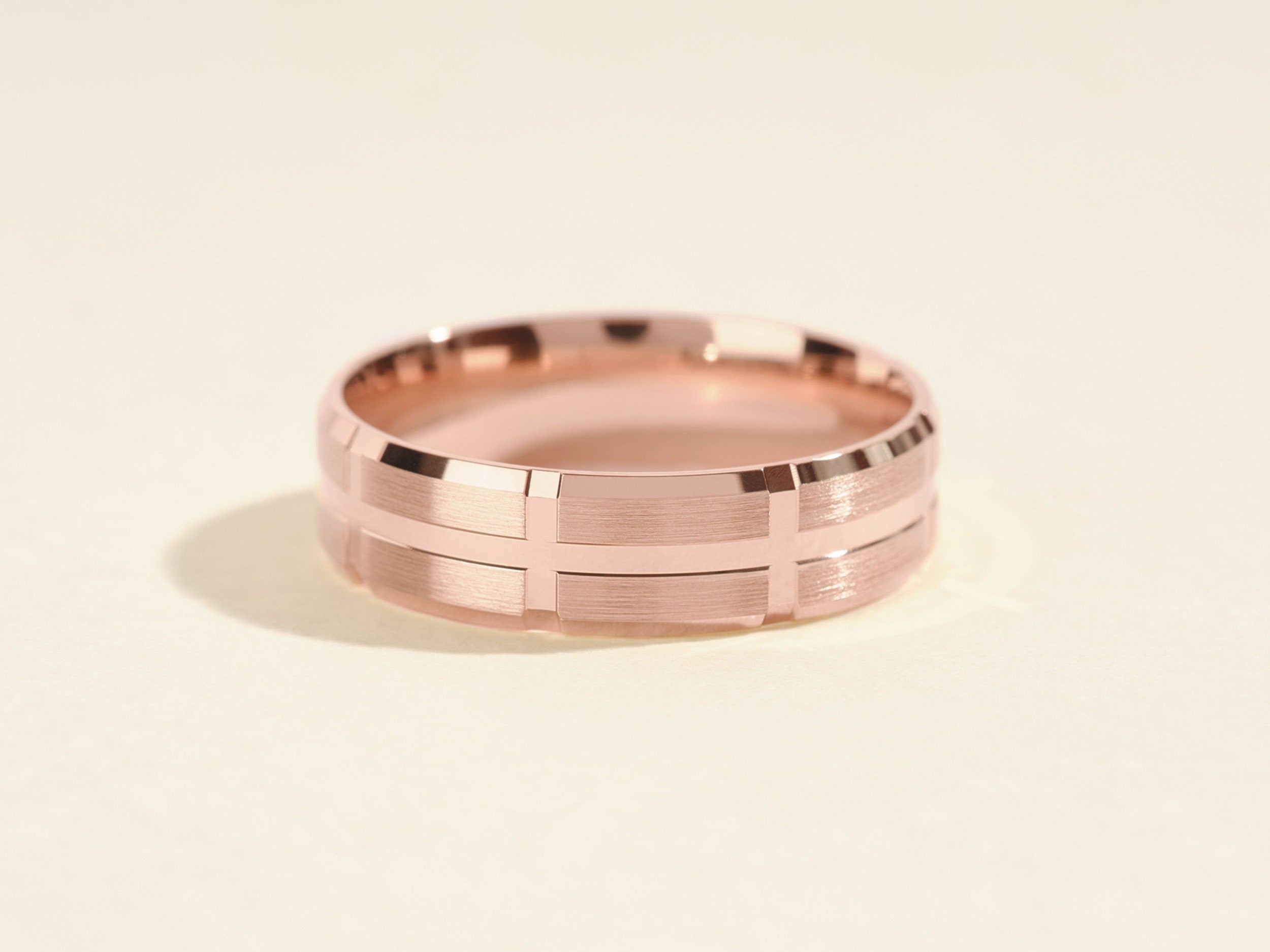 Grooved Block Detailed Setting Men's Wedding Band