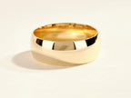 Polished Finish Setting Men's Wedding Band.