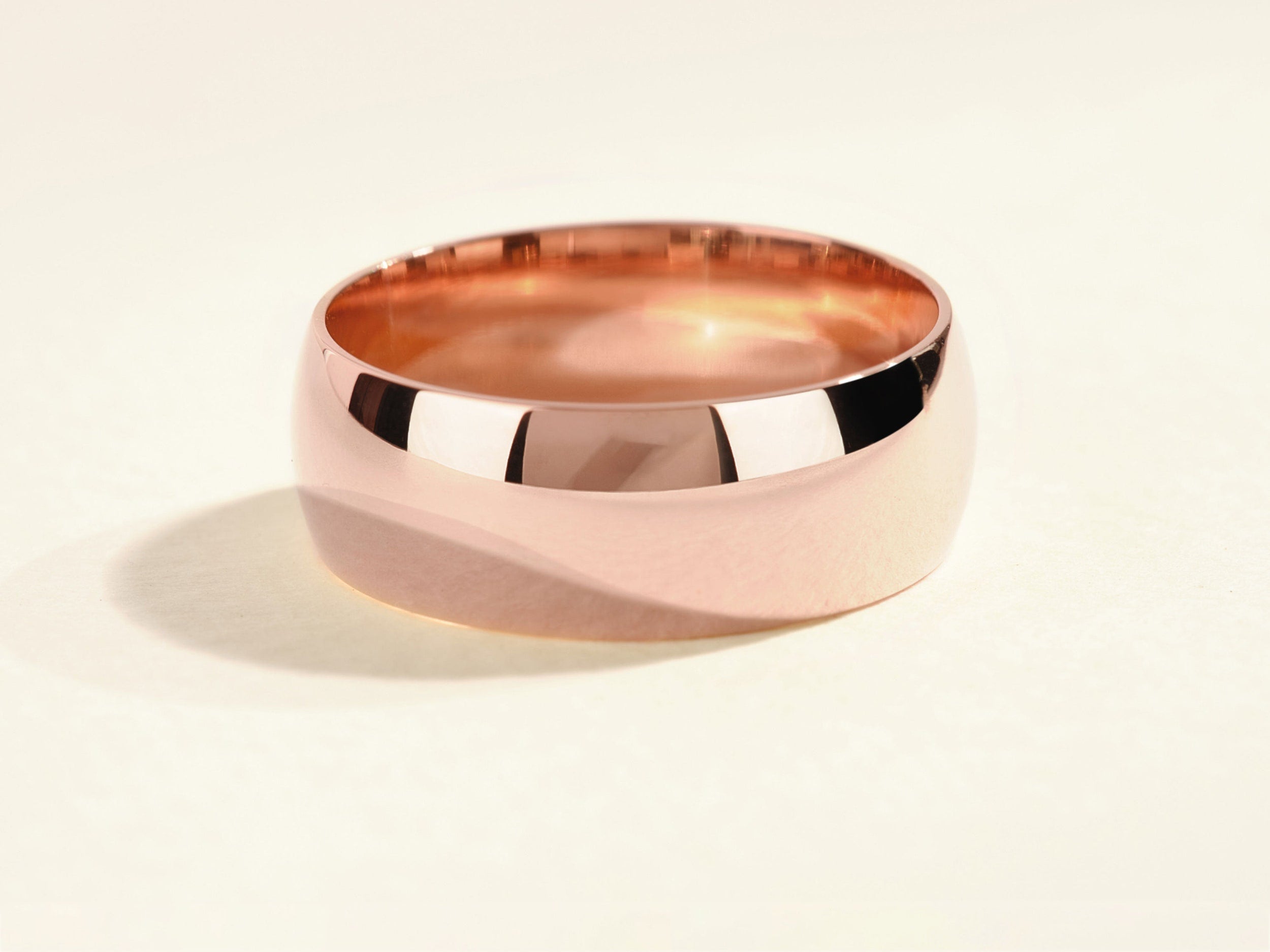 Polished Finish Setting Men's Wedding Band.