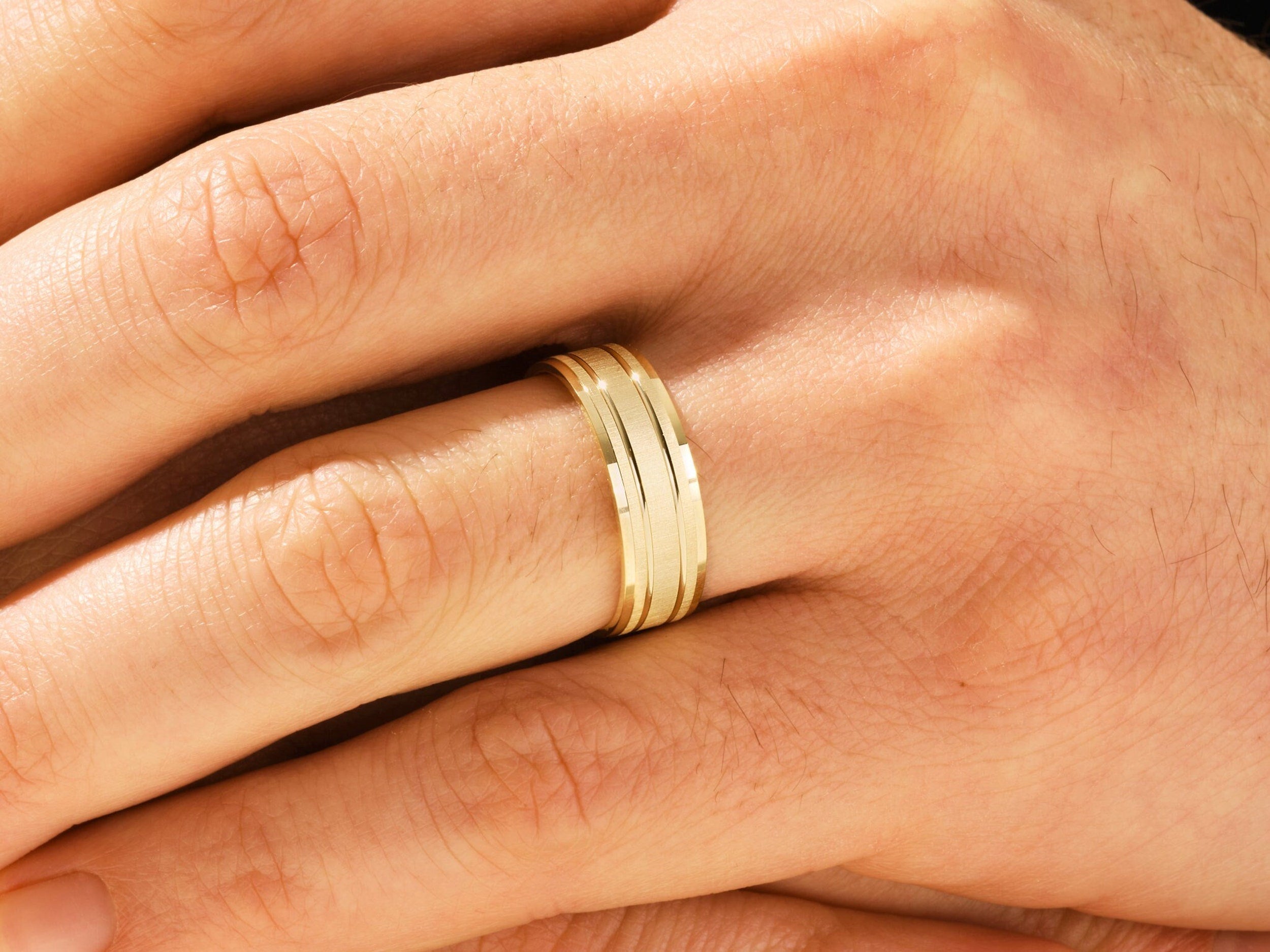 Brushed Style Men's Wedding Band.