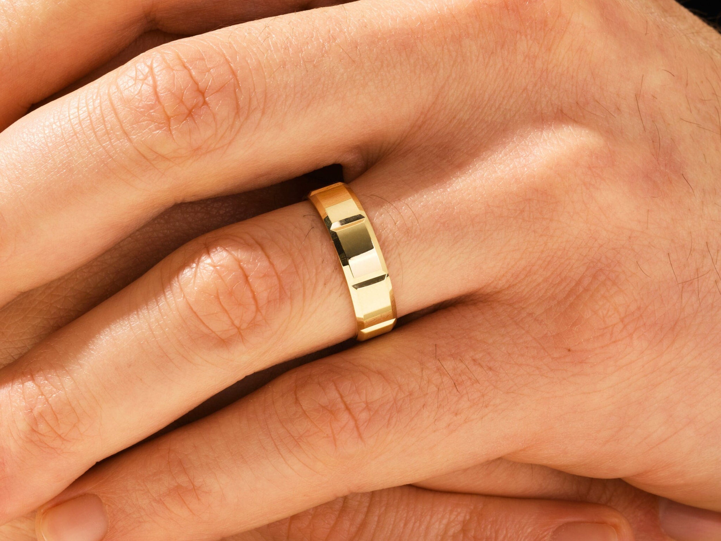Block Design Men's Gold Wedding Band