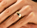 Polished Finish Setting Men's Wedding Band.