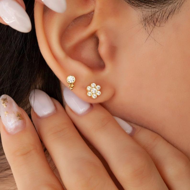 Brilliant round cut Diamond Flower Stud Earrings