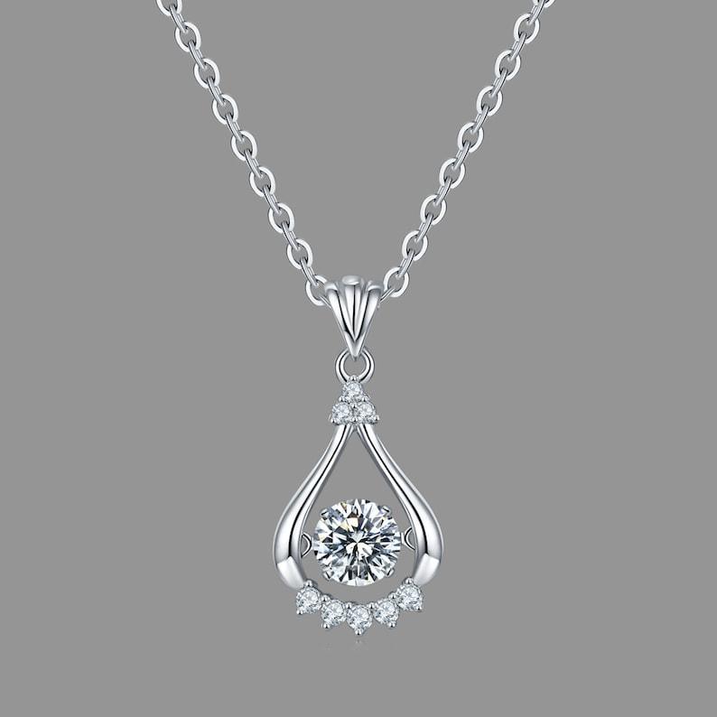 Radiant 0.5ct 5mm Round Moissanite Necklace: Timeless Elegance in Every Sparkle