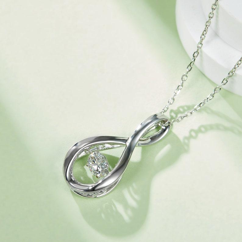 0.5ct 5mm Round Enchanting Moissanite Splendor: A Necklace of Timeless Beauty