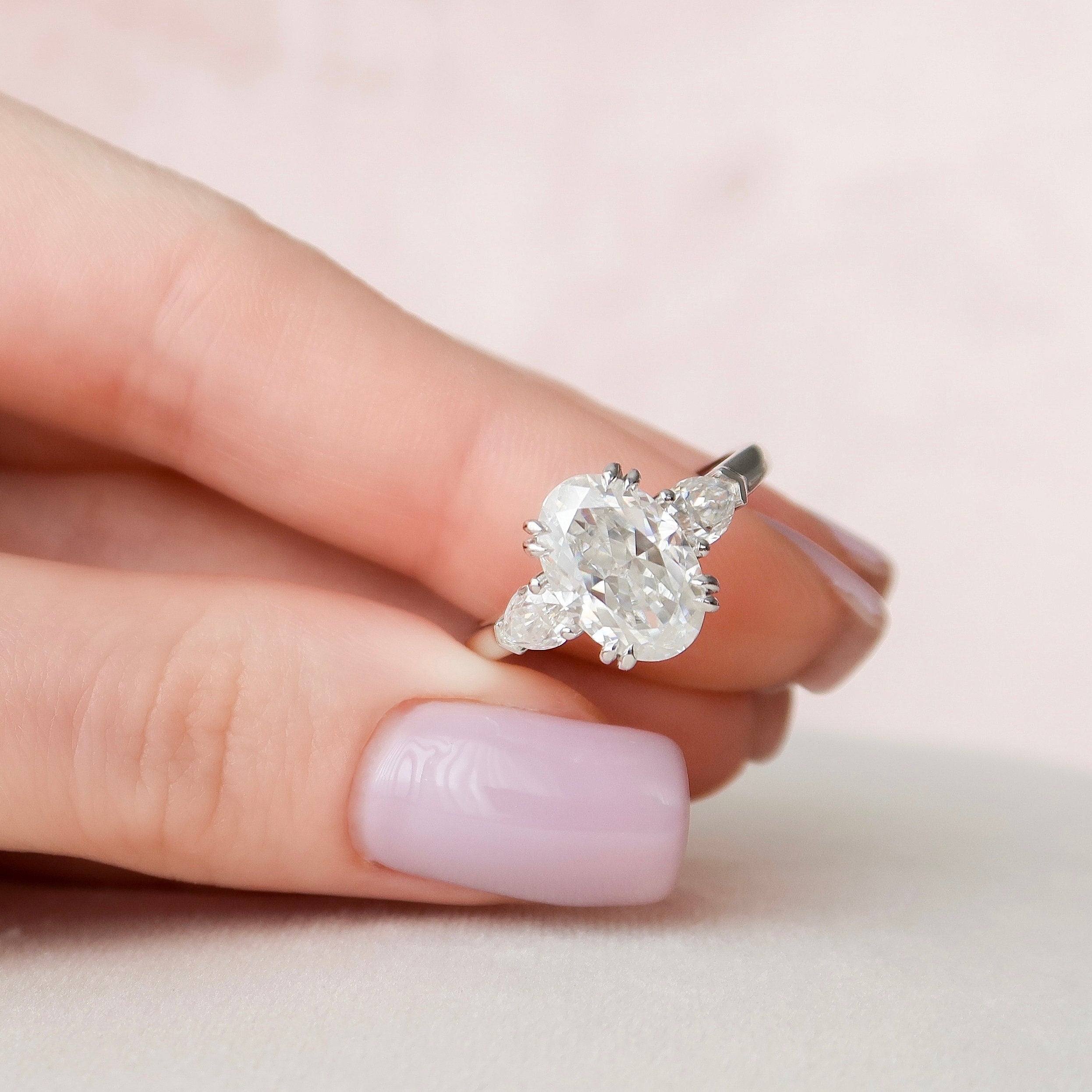 2.0 CT Oval Cut Moissanite Three Stones Engagement Ring