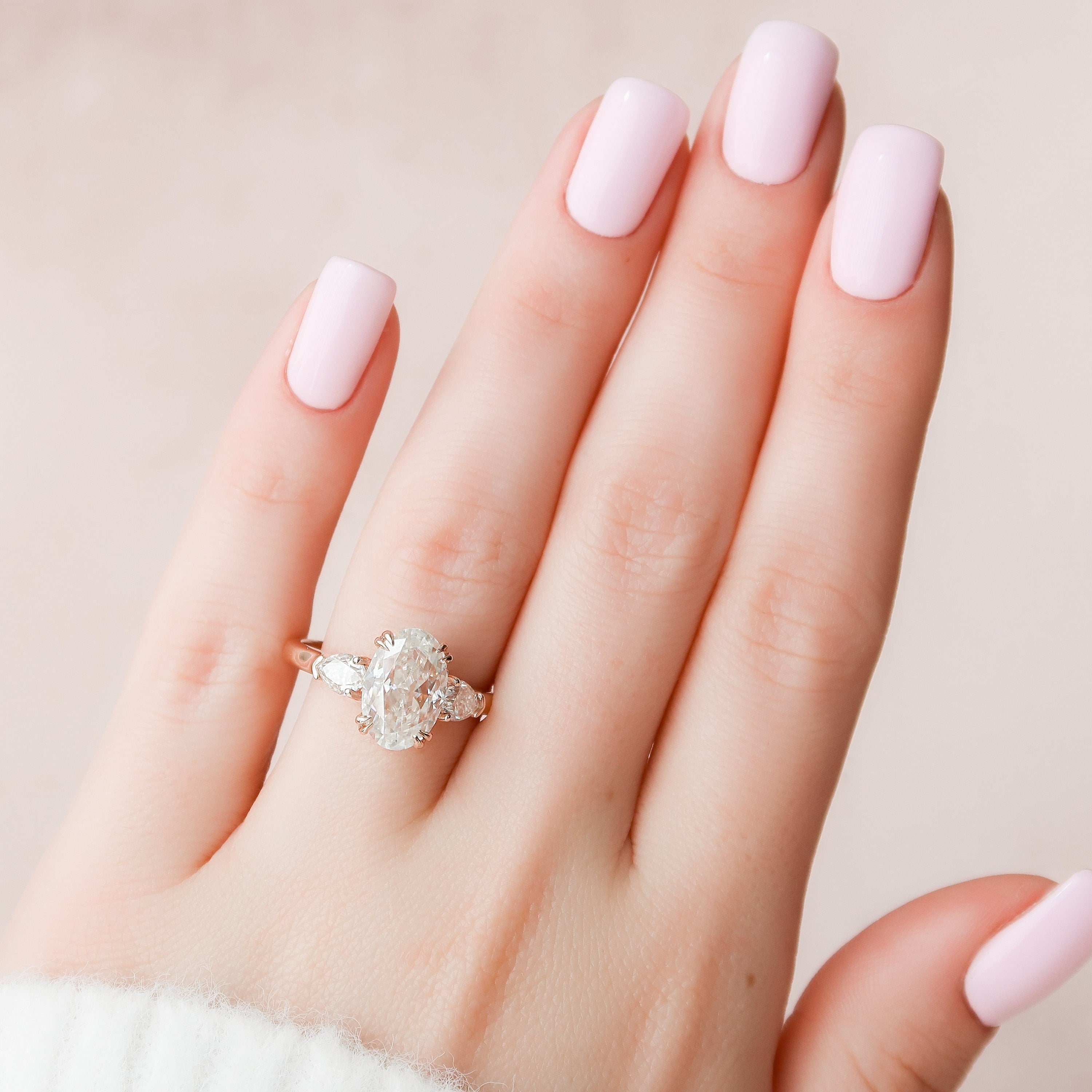 2.0 CT Oval Cut Moissanite Three Stones Engagement Ring