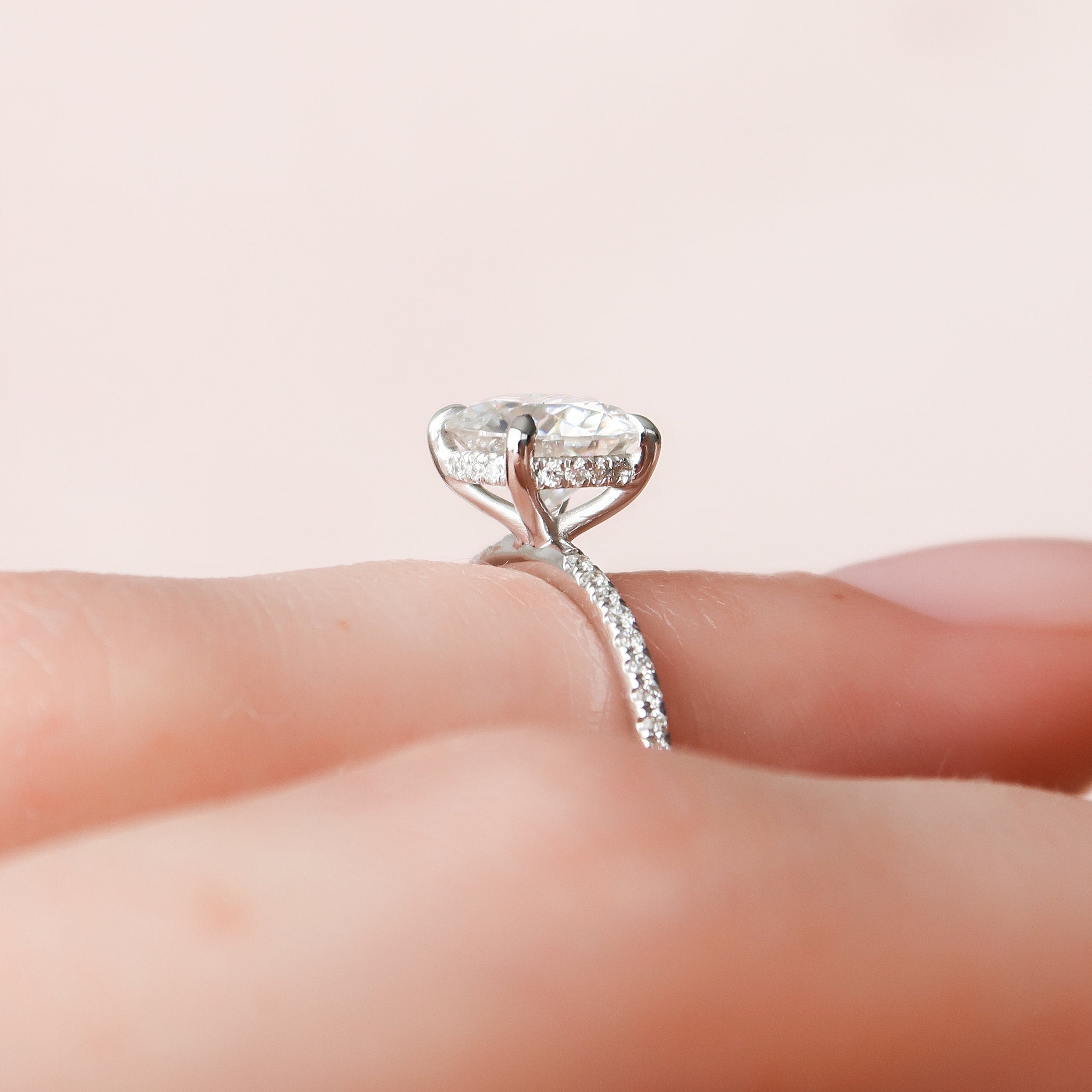 2.0 CT Round Moissanite Pave Setting Engagement Ring