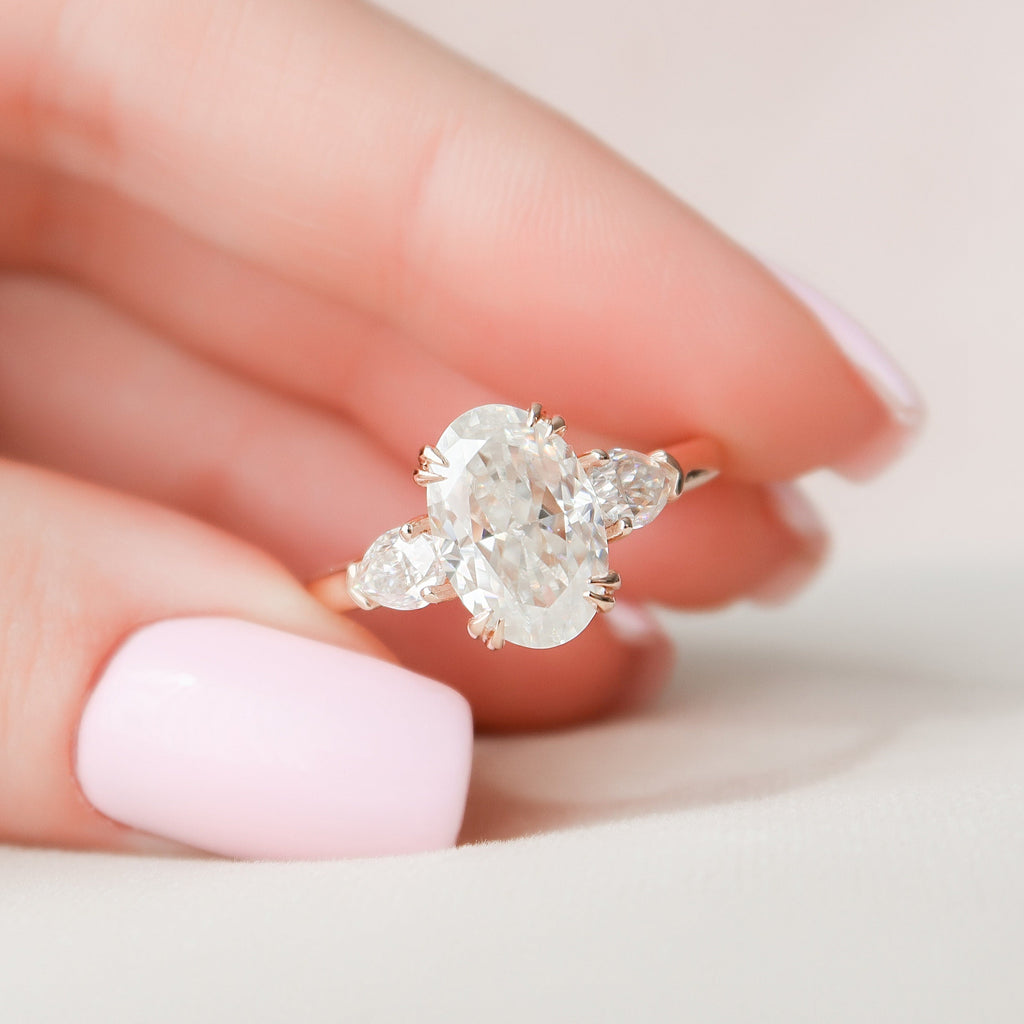 2.0 CT Oval Cut Moissanite Three Stones Engagement Ring