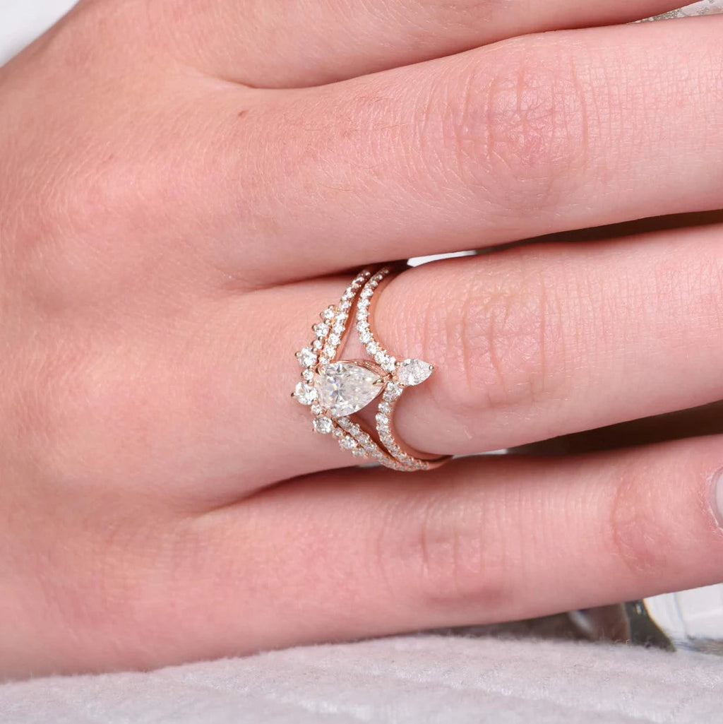 1.0CT Pear Cut Moissanite Halo Bridal Engagement Ring Set