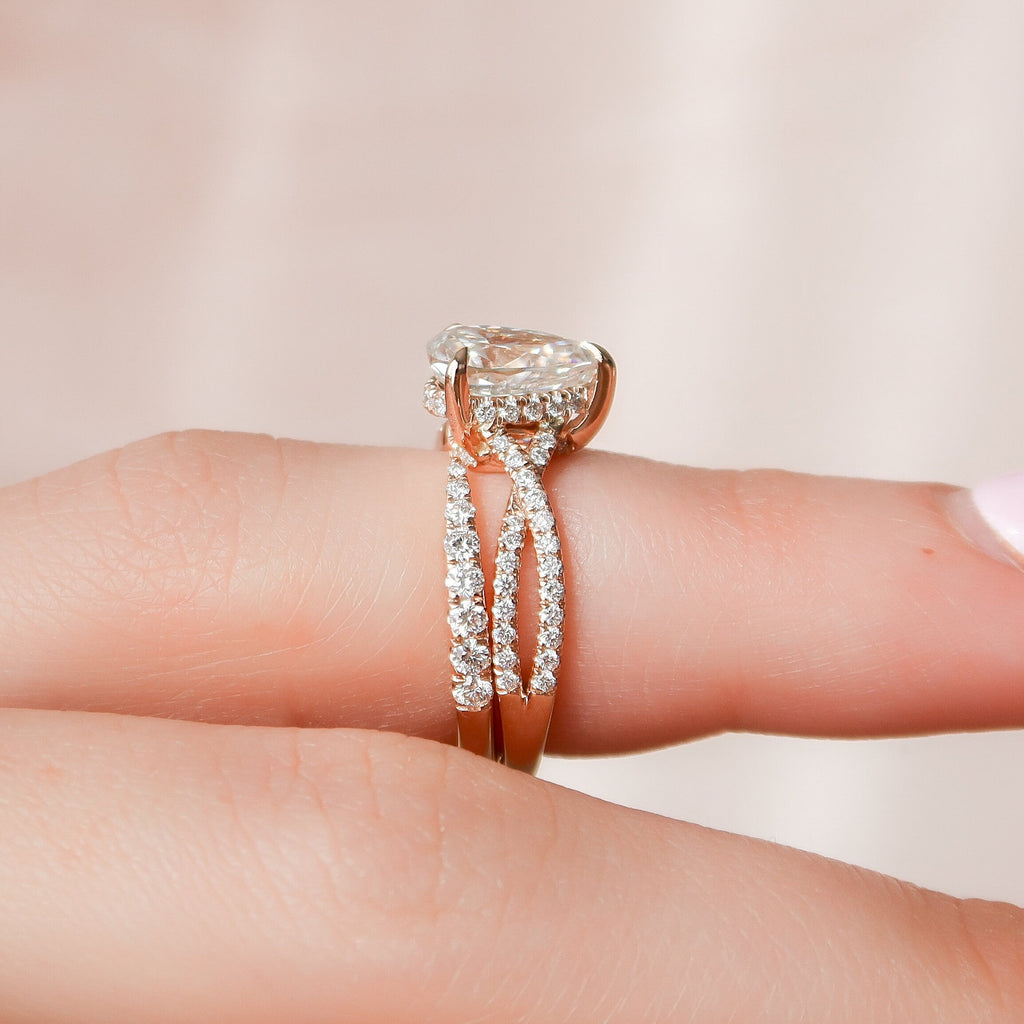 1.0CT Pear Cut Moissanite Split Shank Style Bridal Ring Set