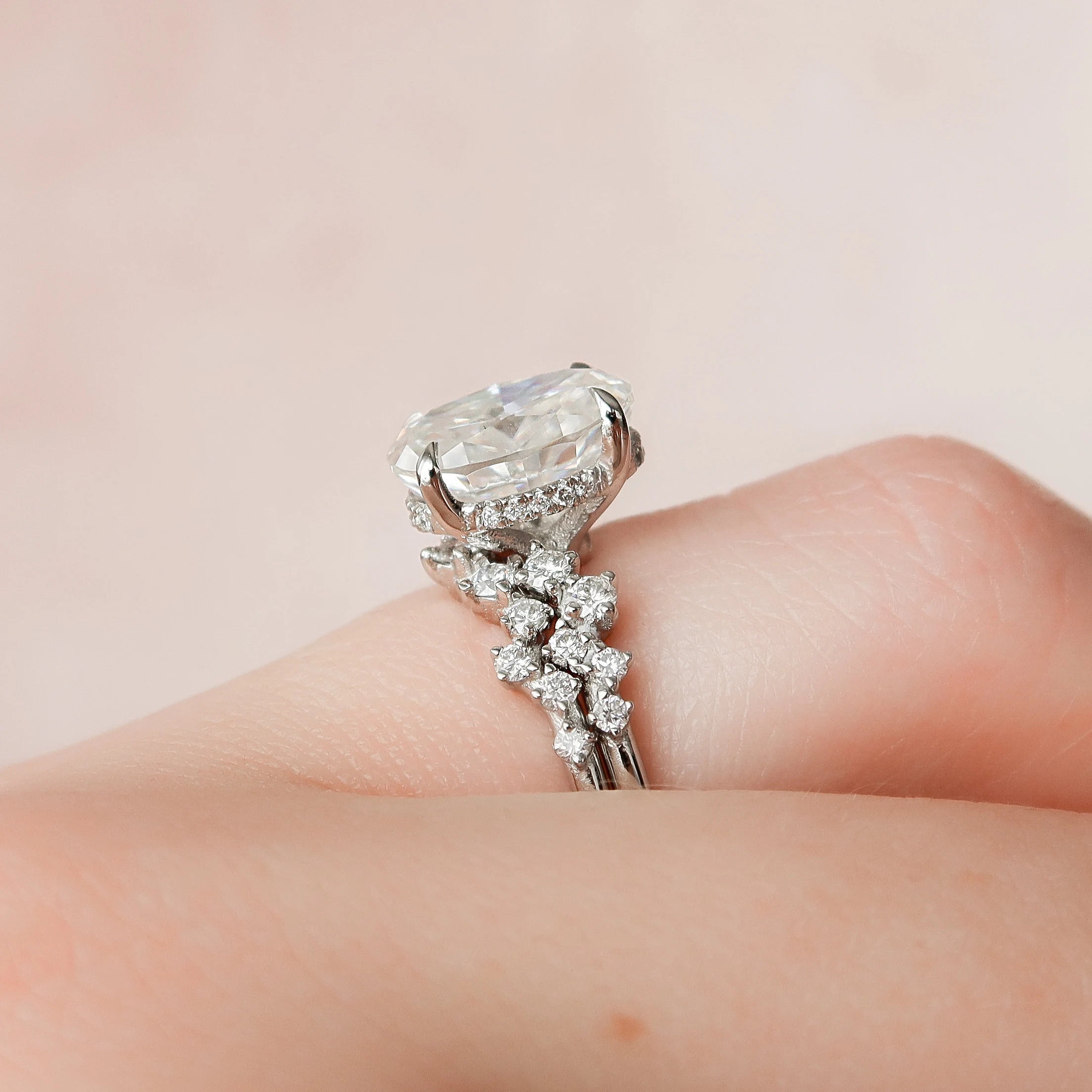 2.0CT Oval Cut Moissanite cluster Bridal Ring Set