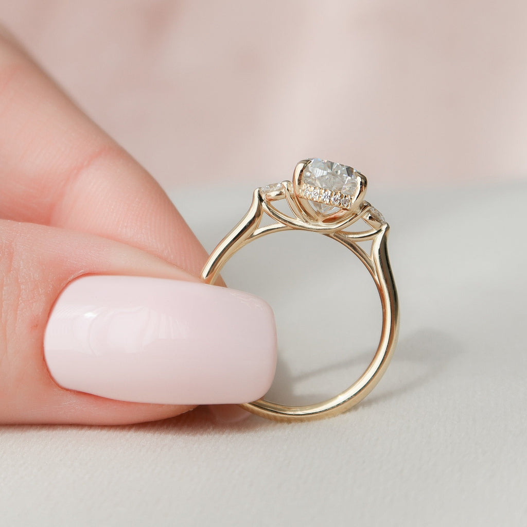2.0 CT Pear Cut Moissanite Three Stone Engagement Ring
