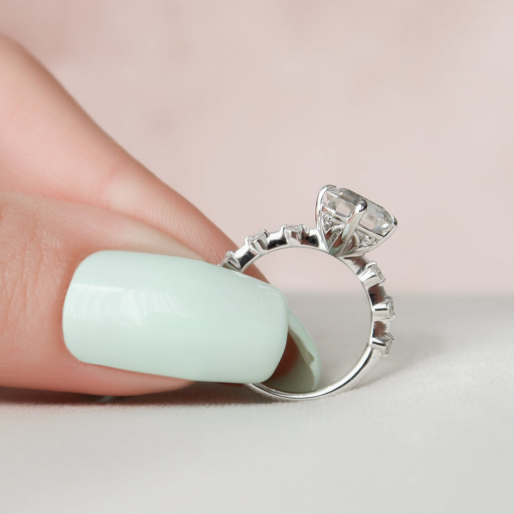 3.0 CT Emerald Moissanite Dainty Style Engagement Ring
