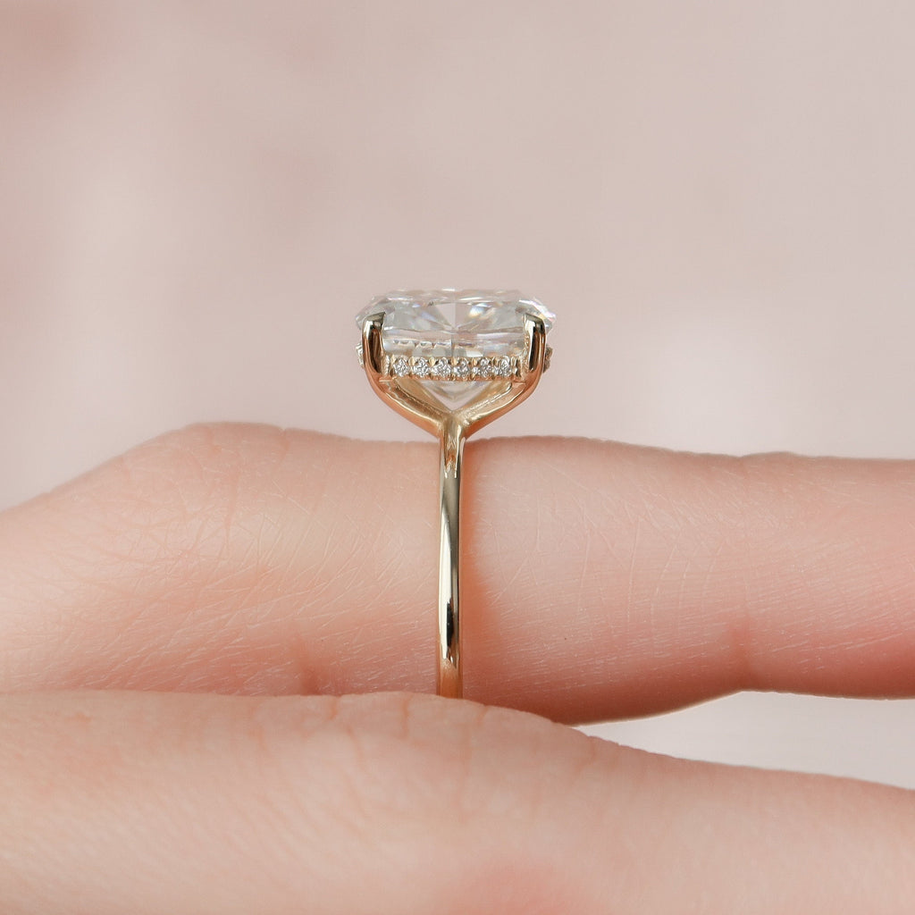 4.0 CT Elongated Cushion Moissanite Hidden Halo Setting Engagement Ring