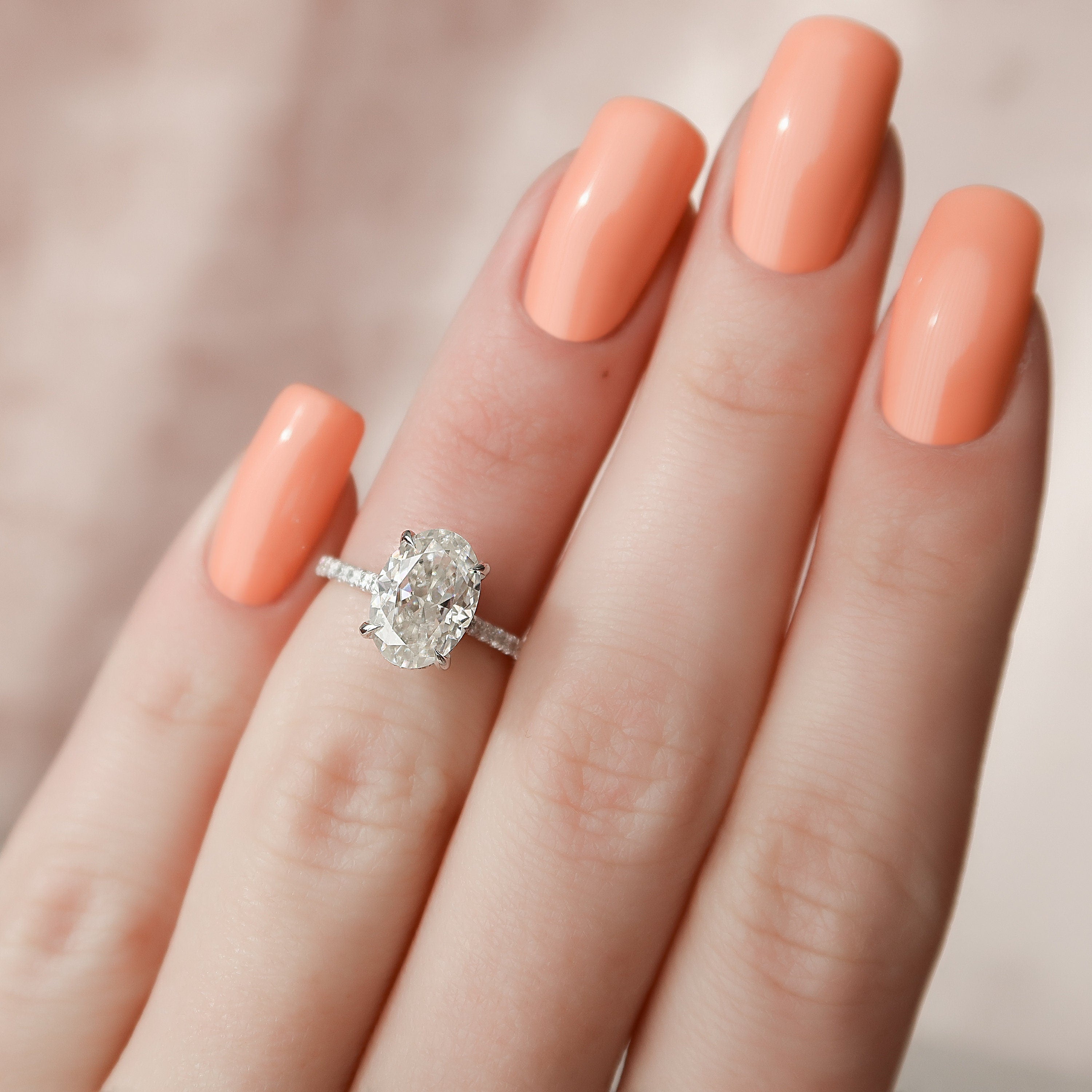 2.0 CT Oval Moissanite Pave Setting Engagement Ring Imagen secundaria del producto