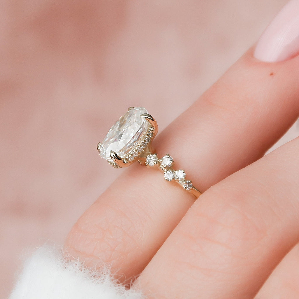 2.0 CT Oval Shape Moissanite Cluster Engagement Ring