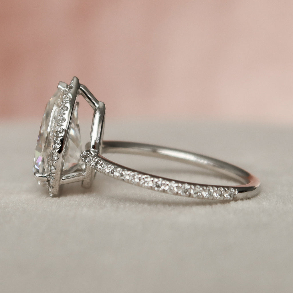 2.0 CT Pear Moissanite Halo Setting Engagement Ring