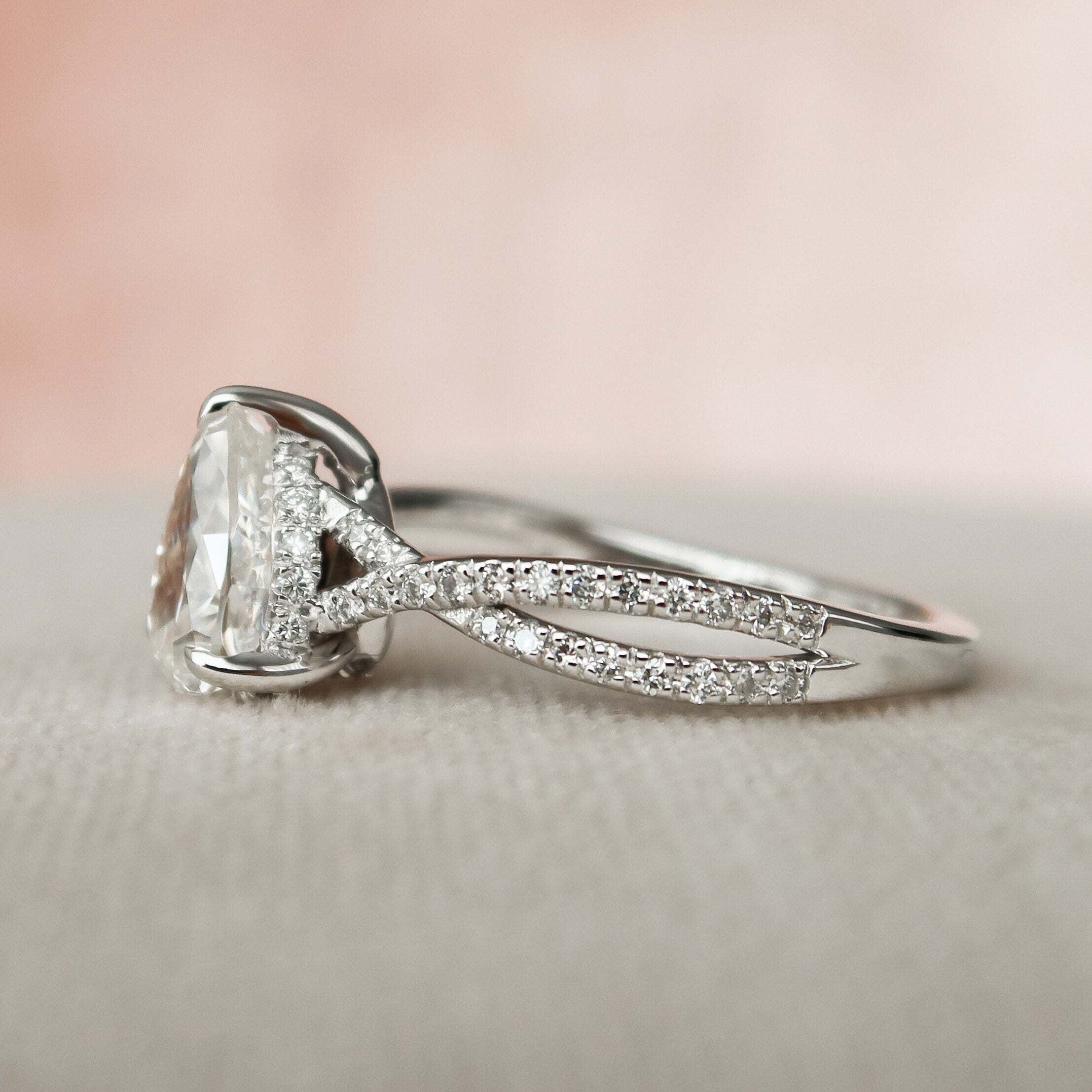 1.0CT Pear Cut Moissanite Split Shank Style Bridal Ring Set