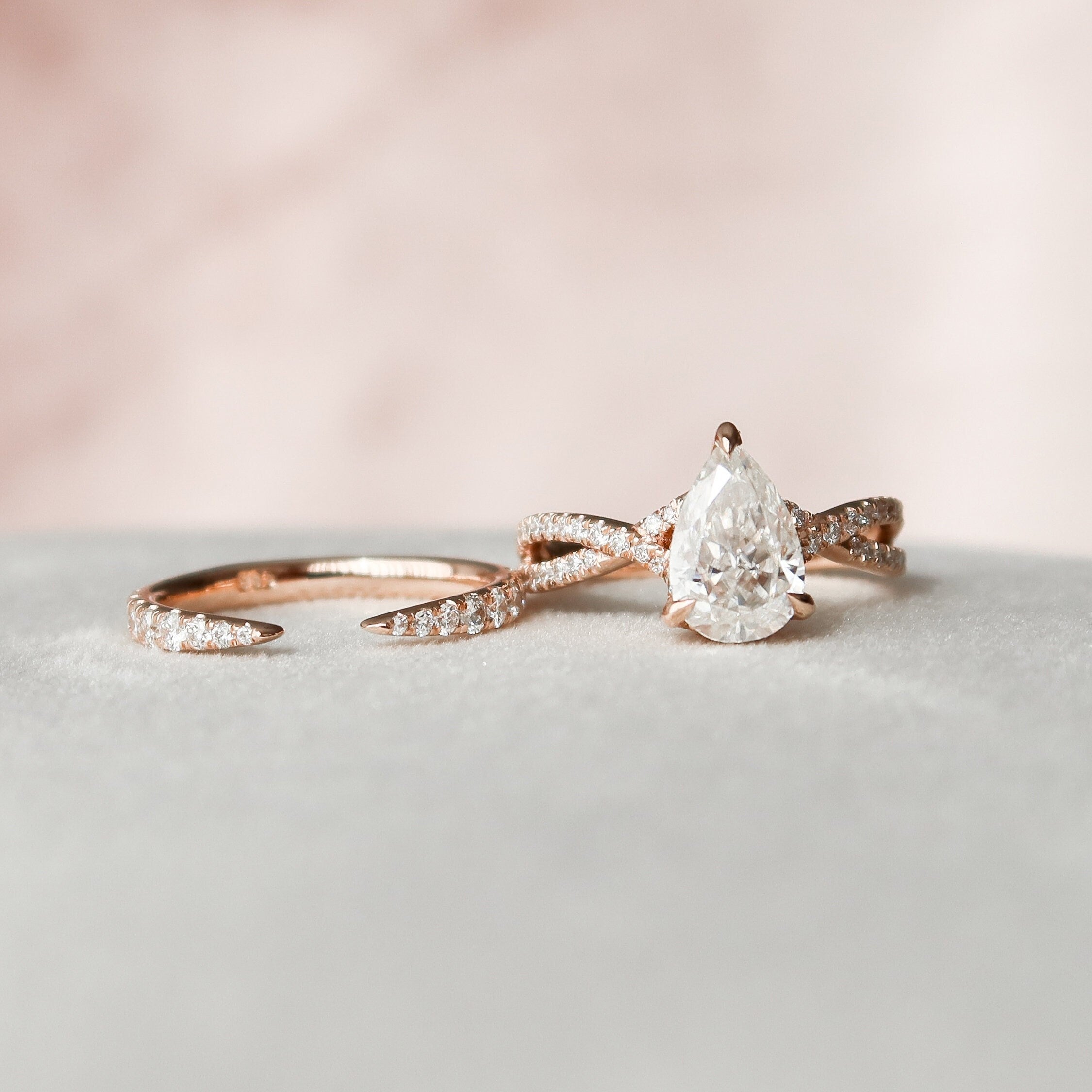 1.0CT Pear Cut Moissanite Split Shank Style Bridal Ring Set