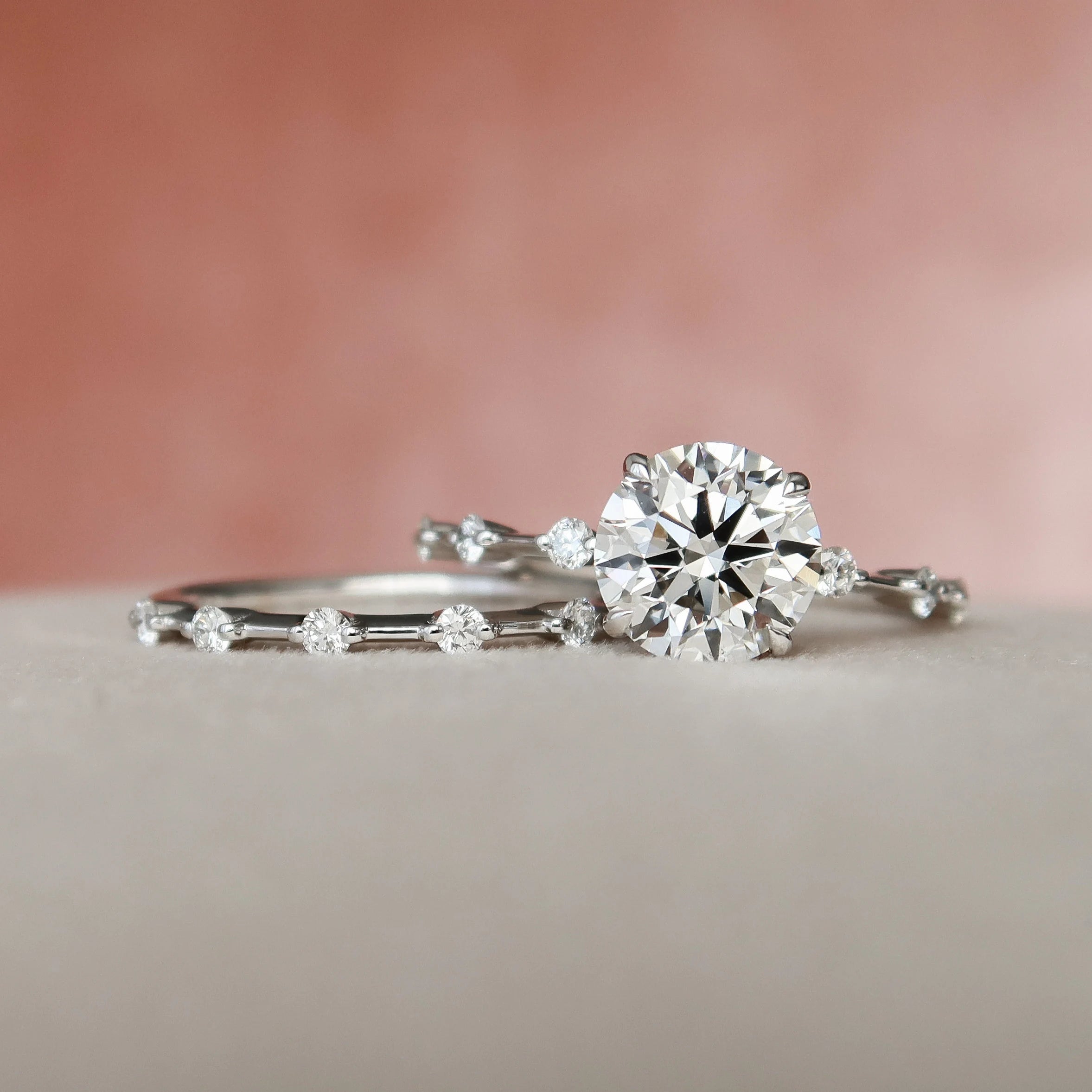 2.0CT Round Brilliant Cut Moissanite Dainty Bridal Ring Set Immagine secondaria del prodotto