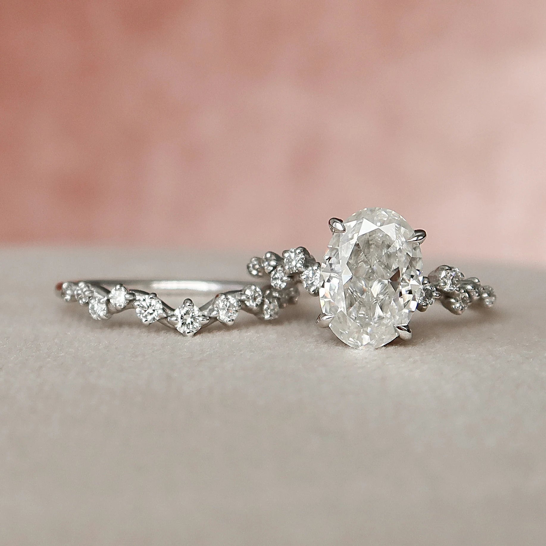 2.0CT Oval Cut Moissanite cluster Bridal Ring Set