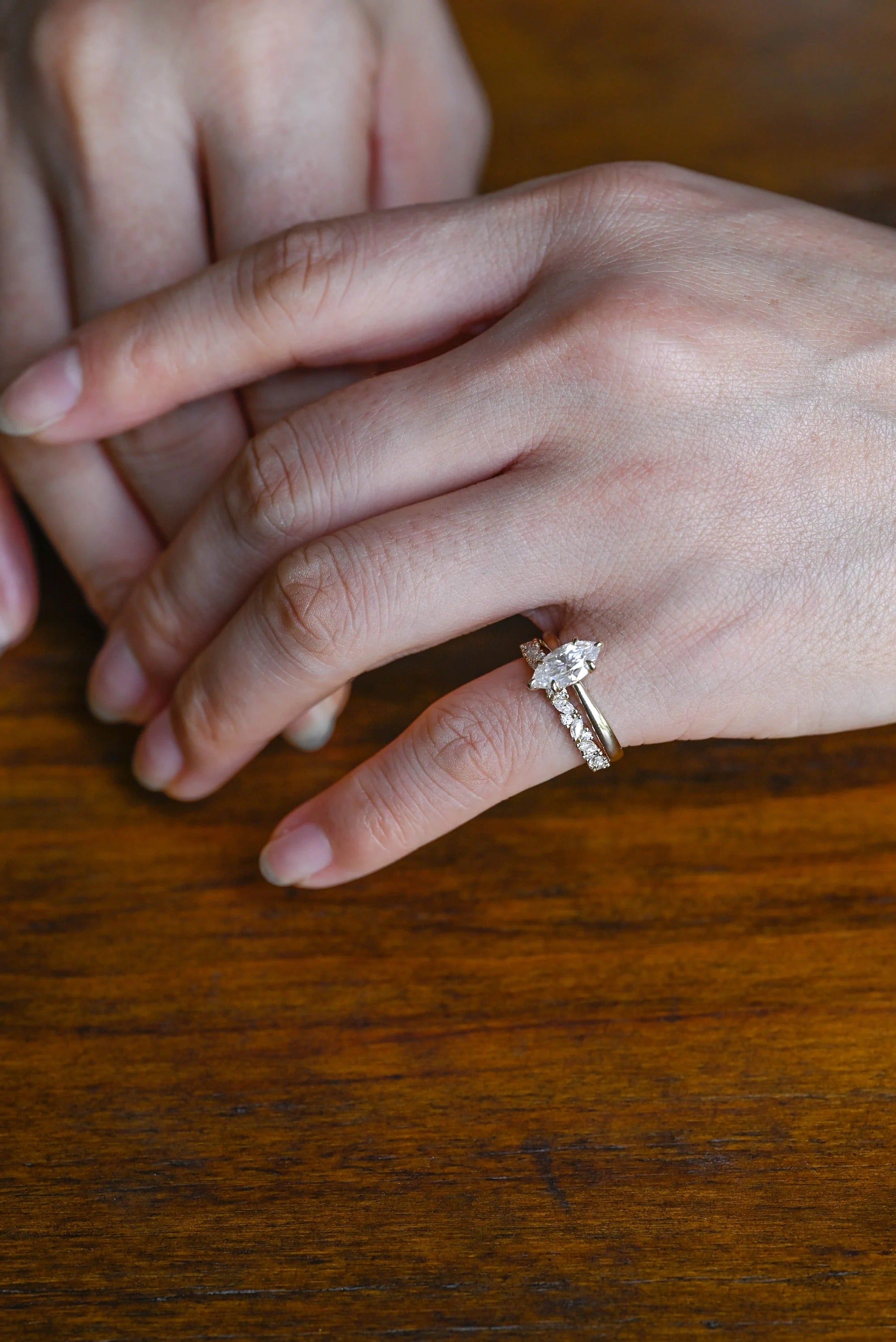Solid Gold Marquise Cut Moissanite Wedding Band Set Zweitbild