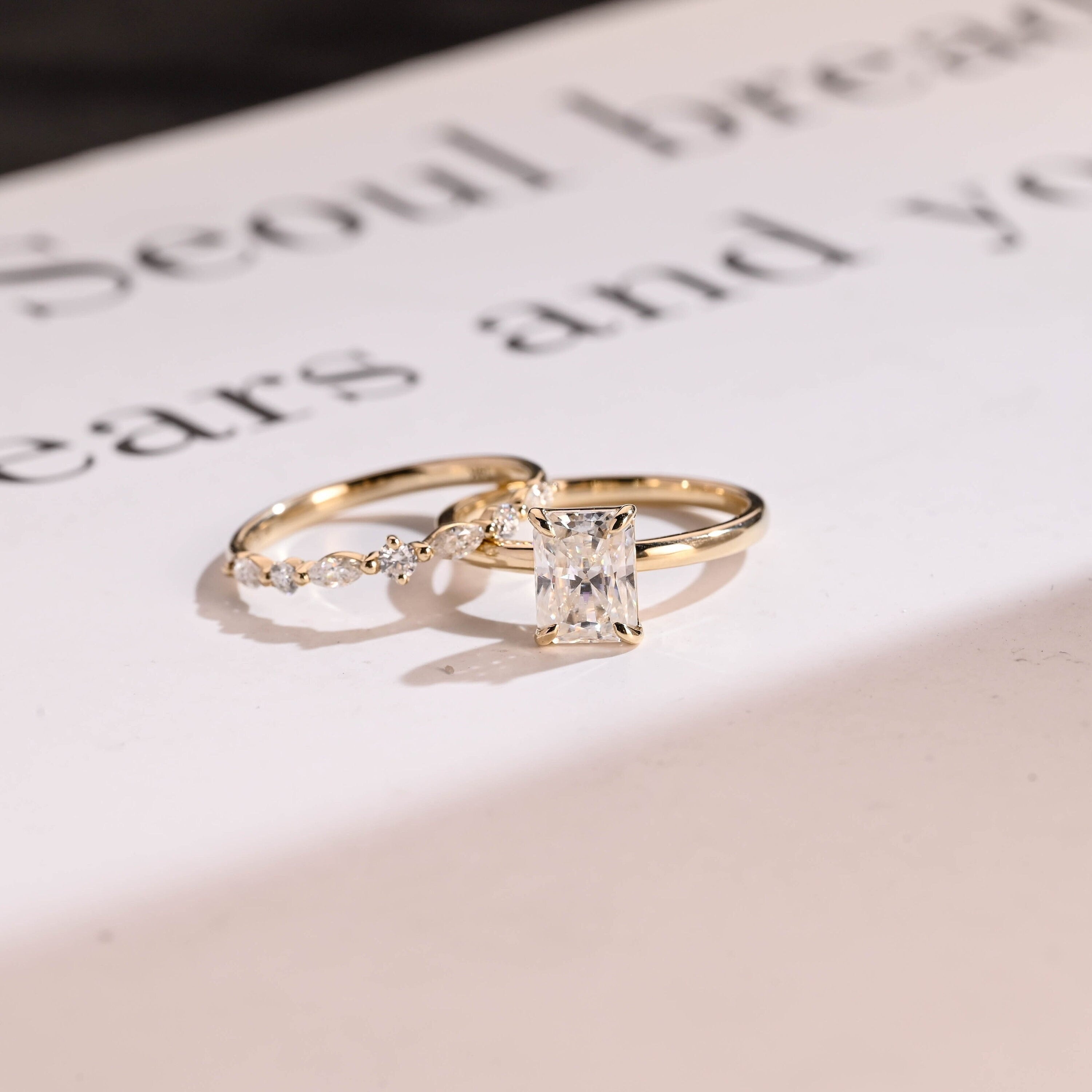 Radiant Cut Moissanite Wedding Band Set eternity wedding band Hauptbild