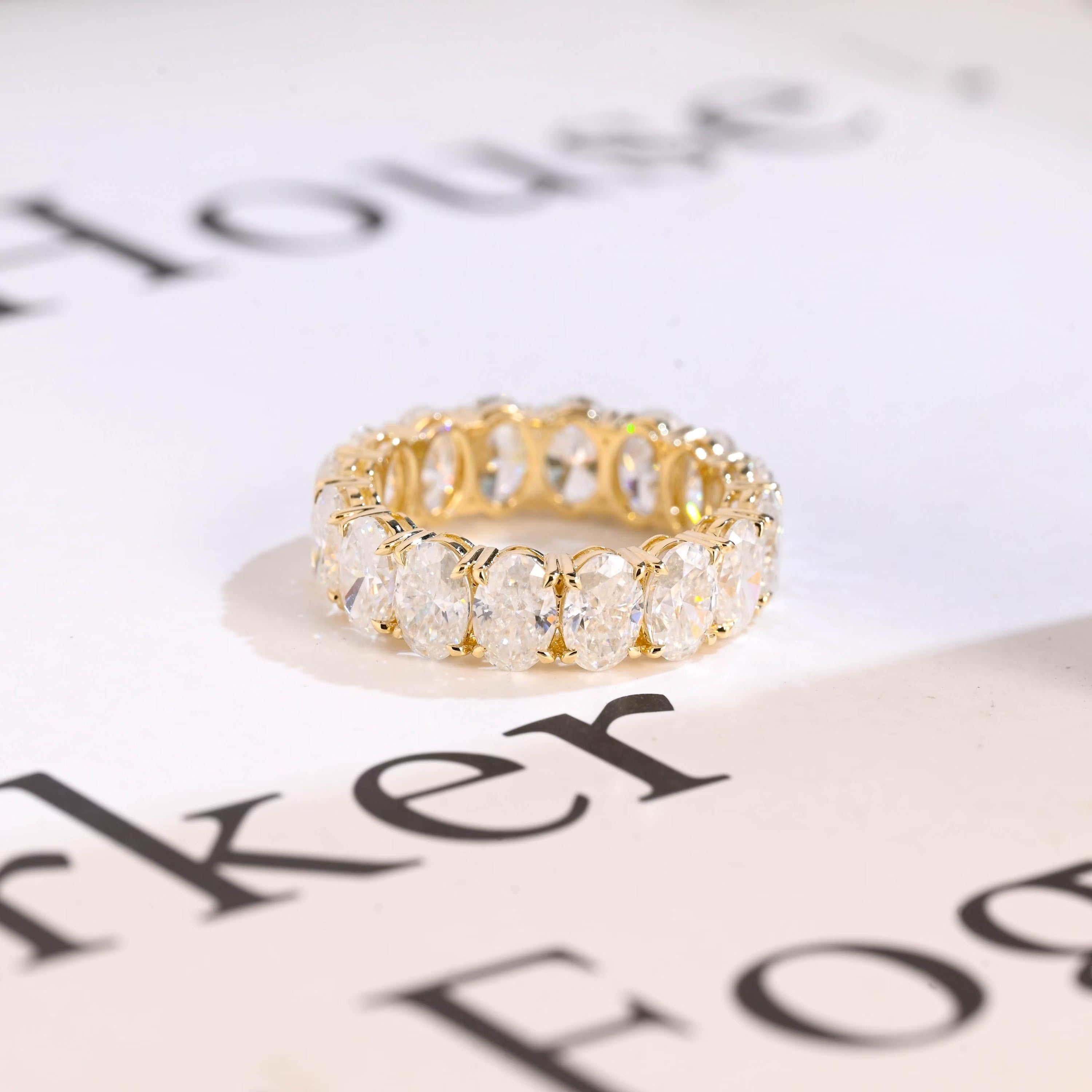 4*6mm Oval Moissanite Eternity Wedding Band, Solid Gold Stacking Ring Imagen principal del producto