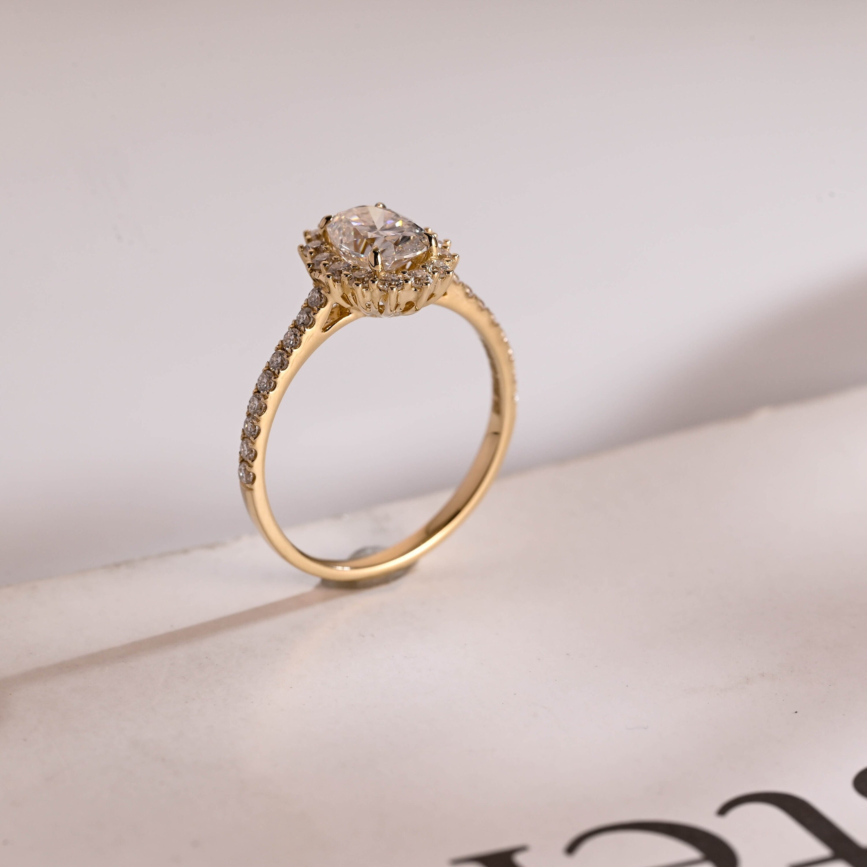 Solid Gold Floral Halo Oval Moissanite Engagement Ring, Half Eternity Proposal Ring Image secondaire du produit