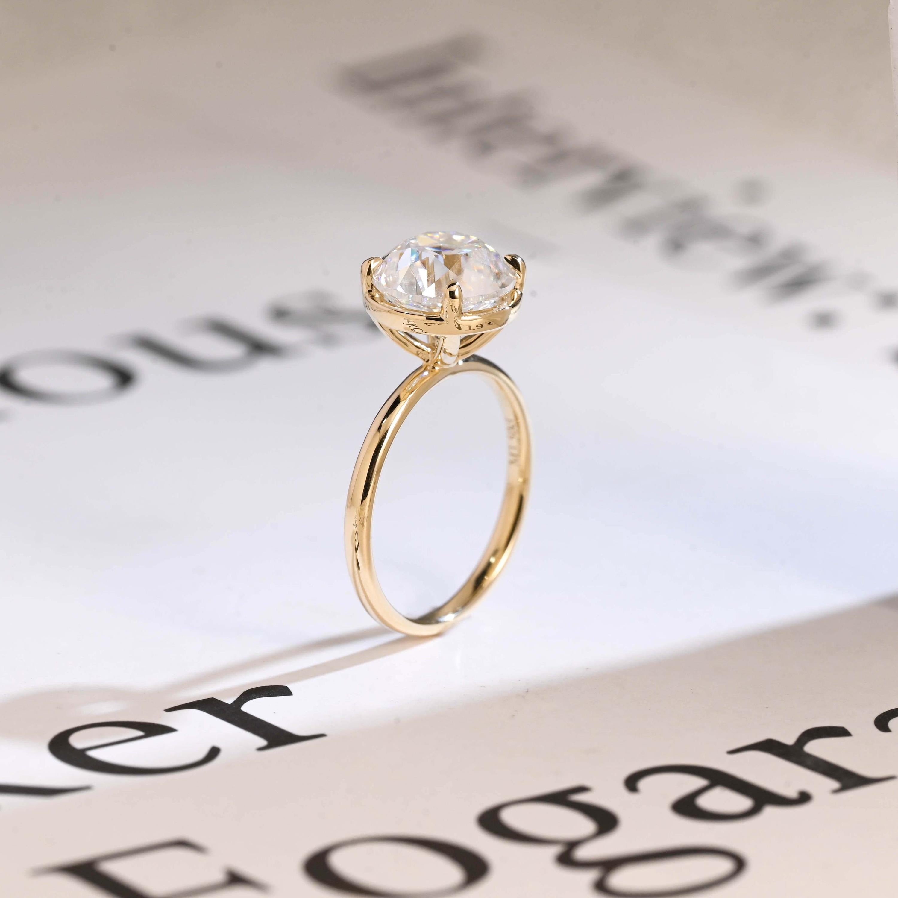 Old Mine Round Cut Moissanite Engagement Ring, Solid Gold Proposal Ring Immagine secondaria del prodotto
