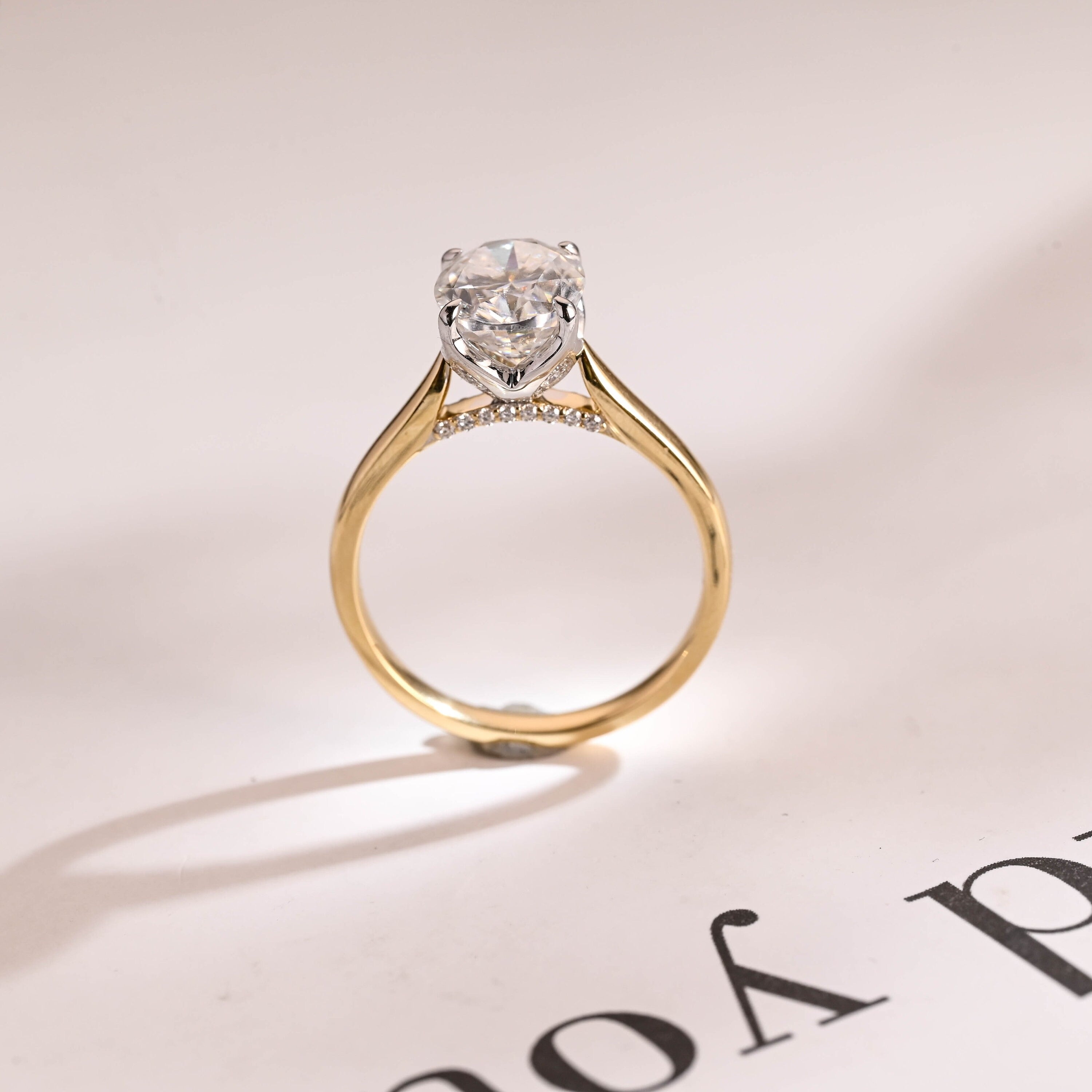 Solid Gold Oval Cut Moissanite Engagement Ring, Two Tone Ring Imagen secundaria del producto