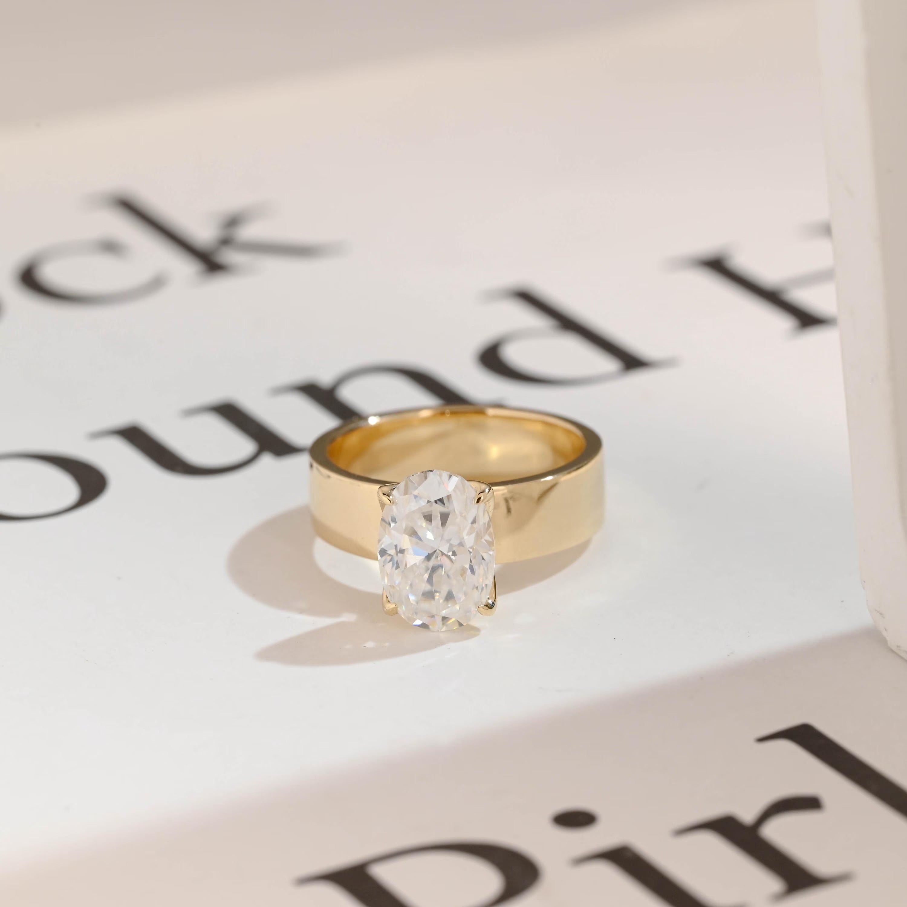 Solid Gold 5mm Band Oval Cut Moissanite Engagement Ring, Tulip Floral Ring Imagen principal del producto