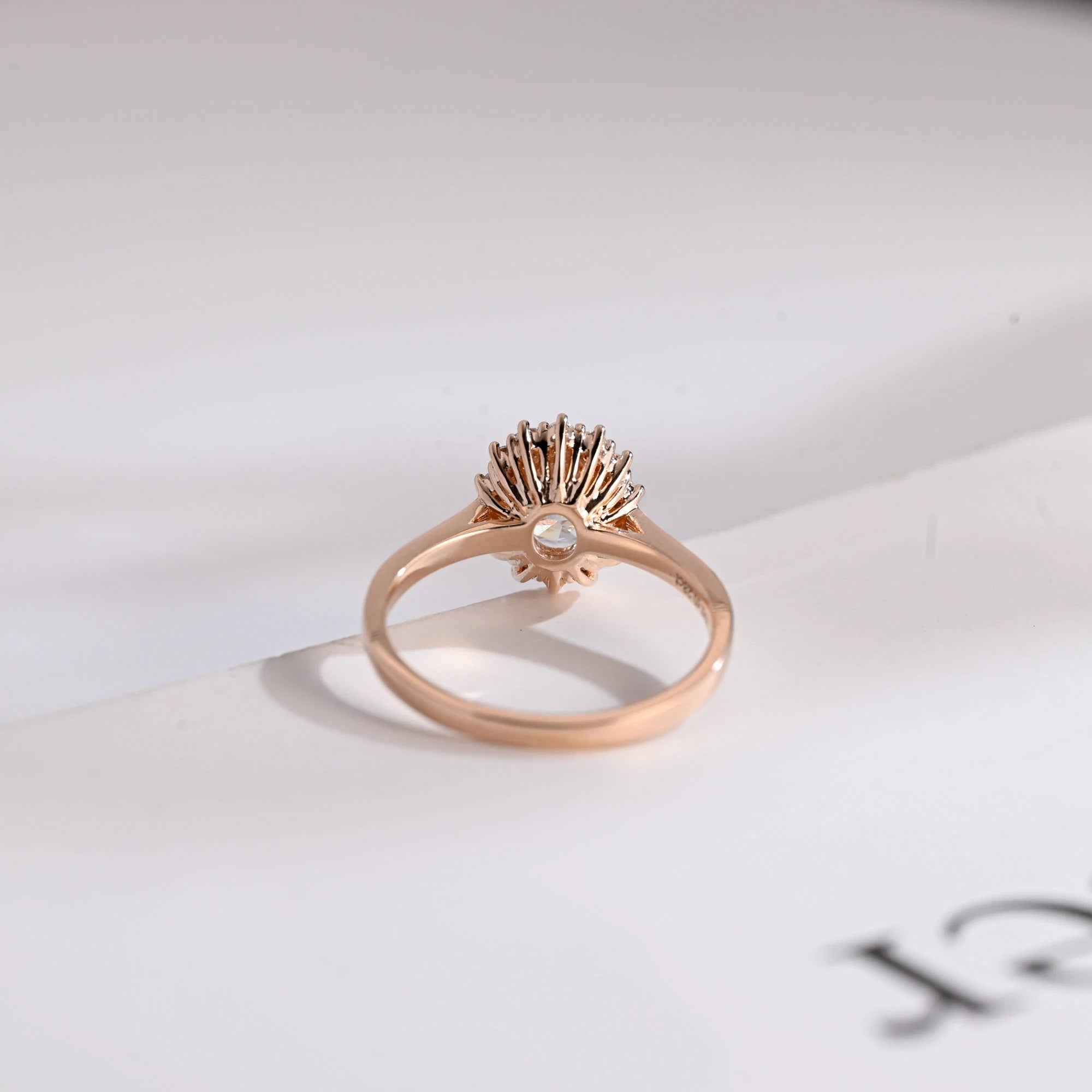 Solid Gold Oval Cut Moissanite Engagement Ring, Anniversary Gift for Her Image secondaire du produit