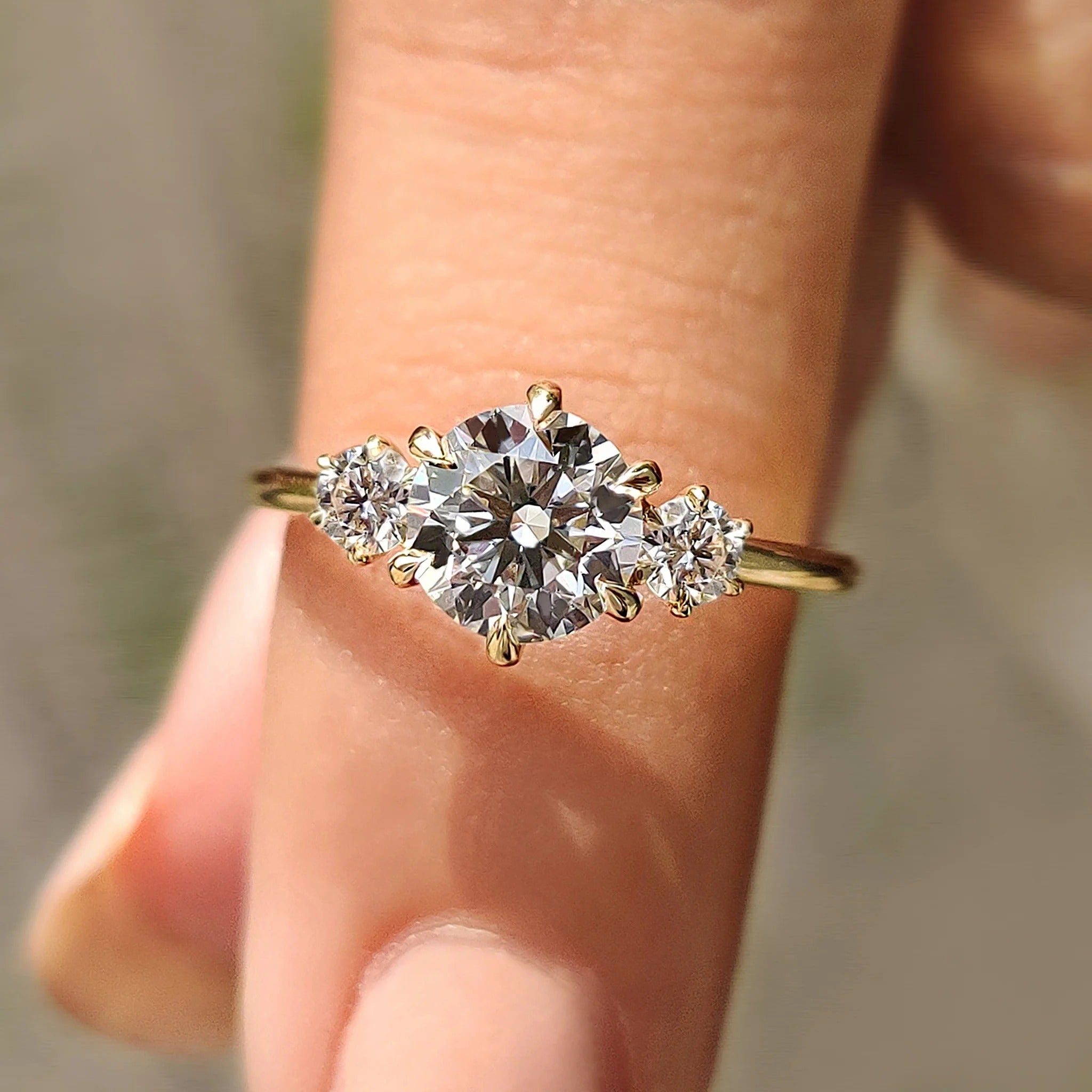 1.0-2.0 CT Round Cut Moissanite Three Stone Engagement Ring