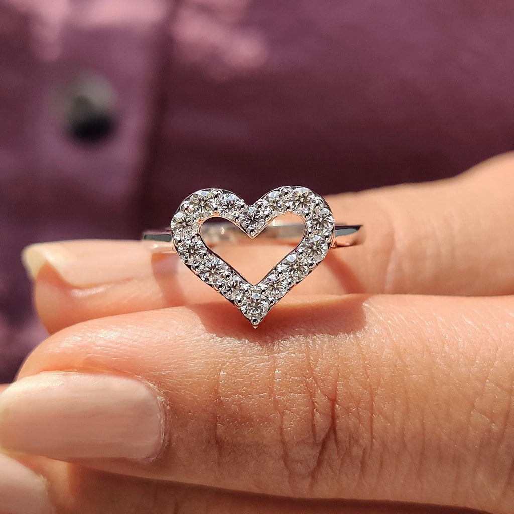 0.5 TWC Round Cut Moissanite HeartShape Engagement Ring