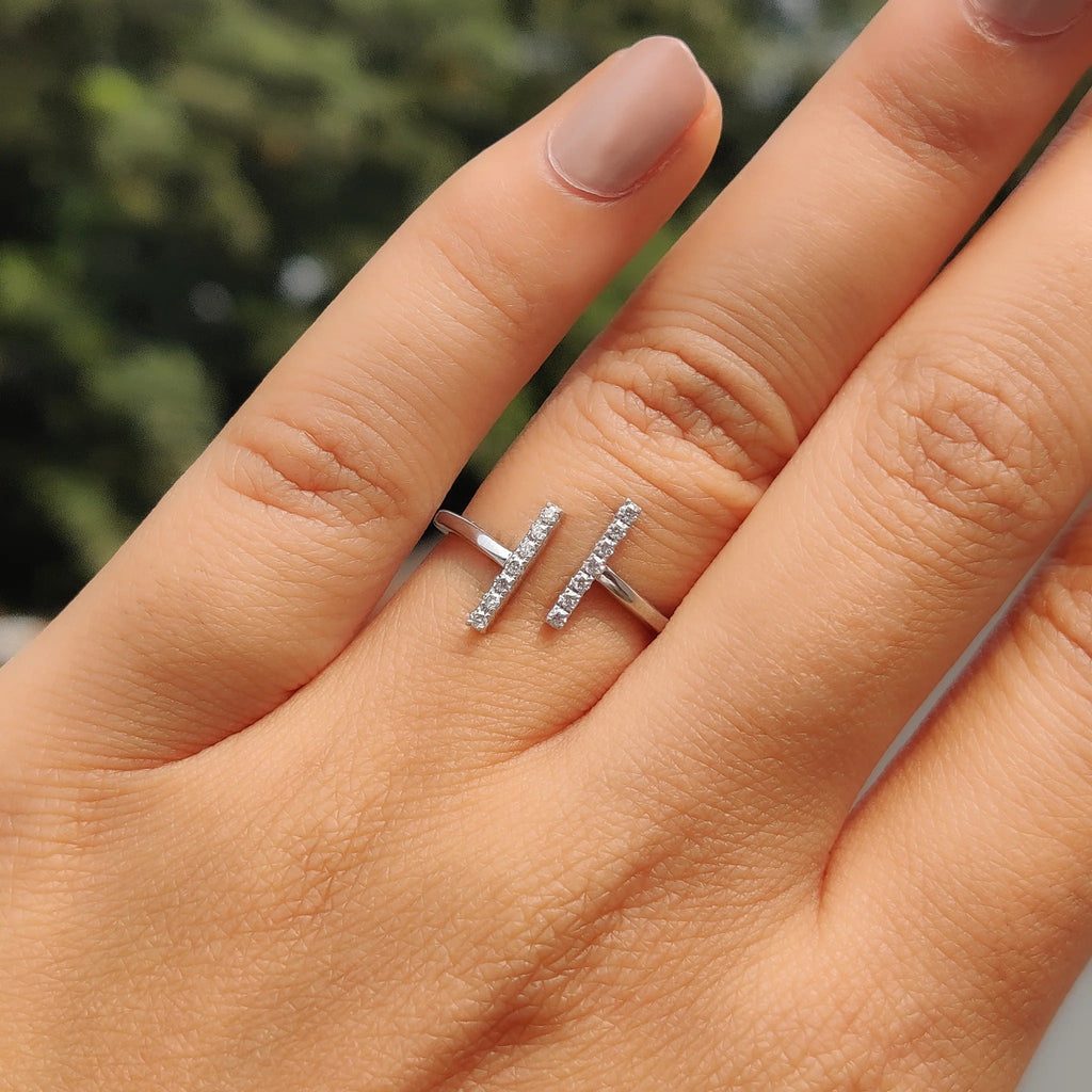 0.3 TWC Round Cut Moissanite Engagement Ring