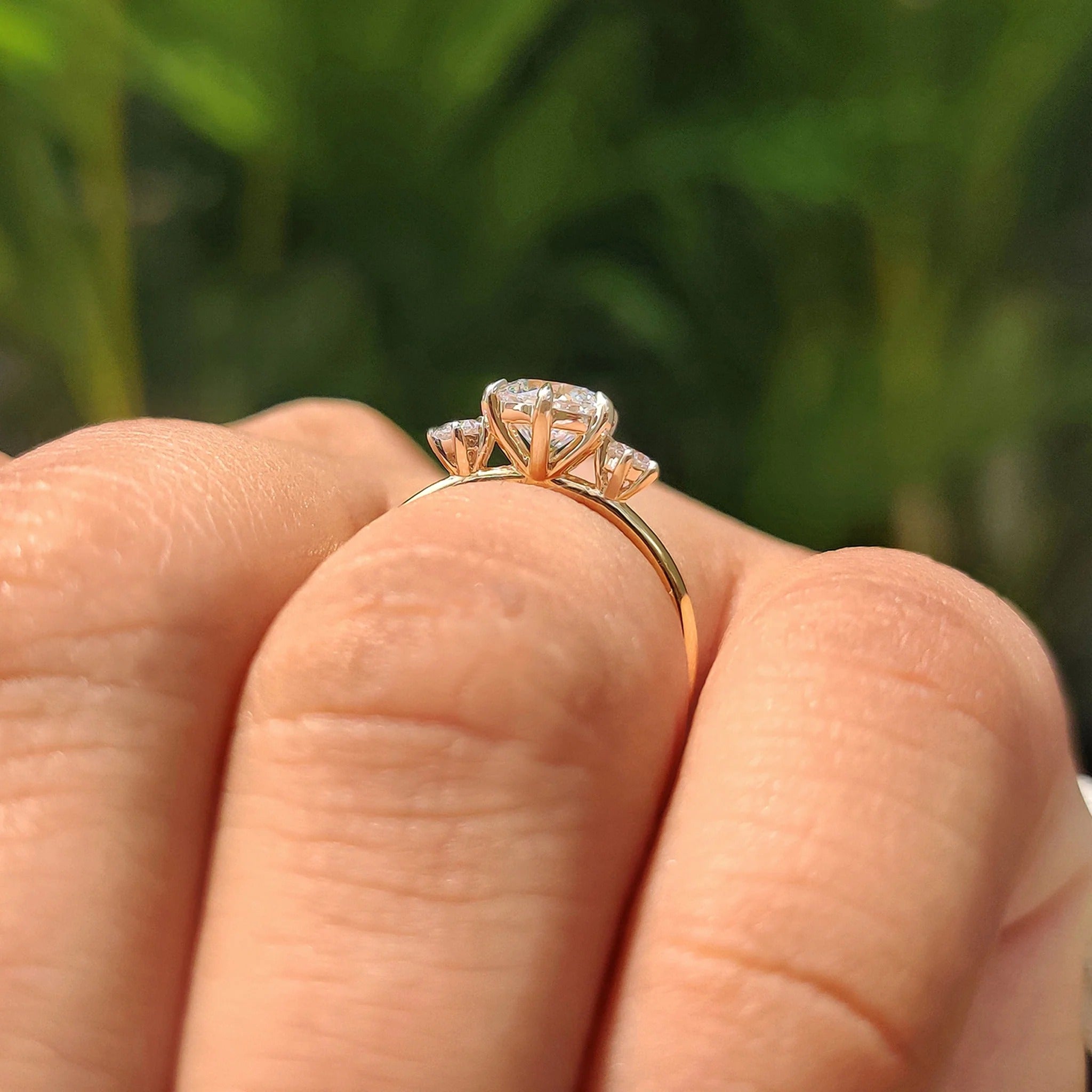 1.0-2.0 CT Round Cut Moissanite Three Stone Engagement Ring