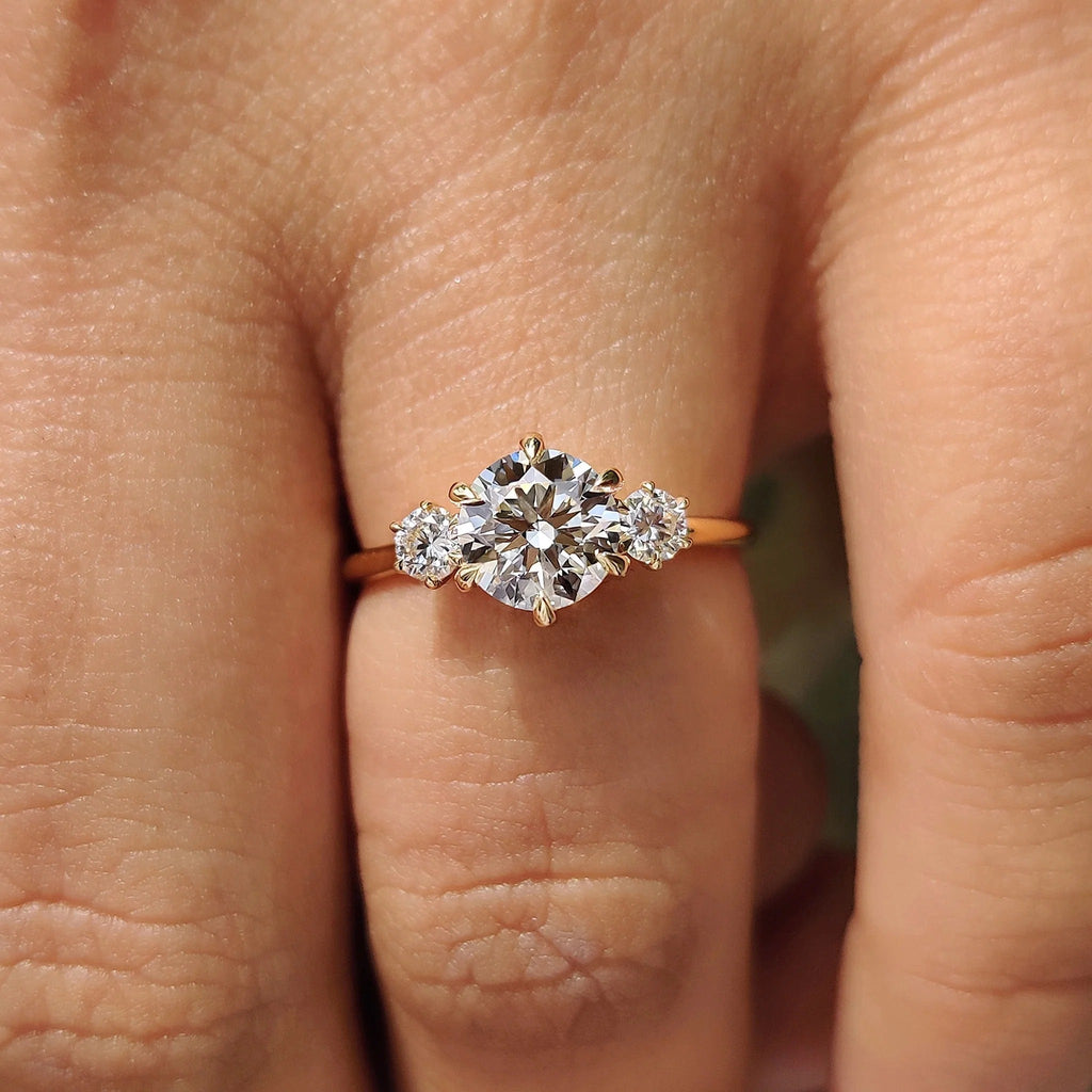 1.0-2.0 CT Round Cut Moissanite Three Stone Engagement Ring
