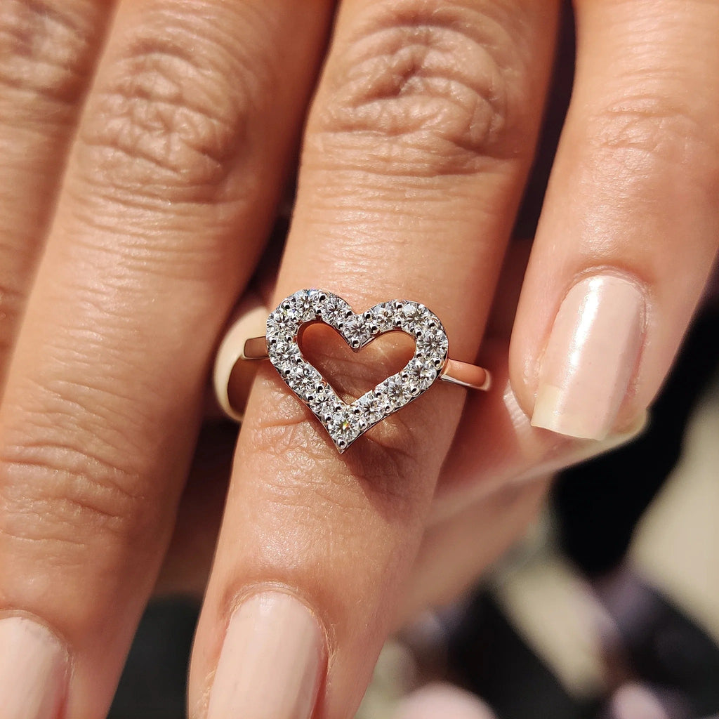 0.5 TWC Round Cut Moissanite HeartShape Engagement Ring