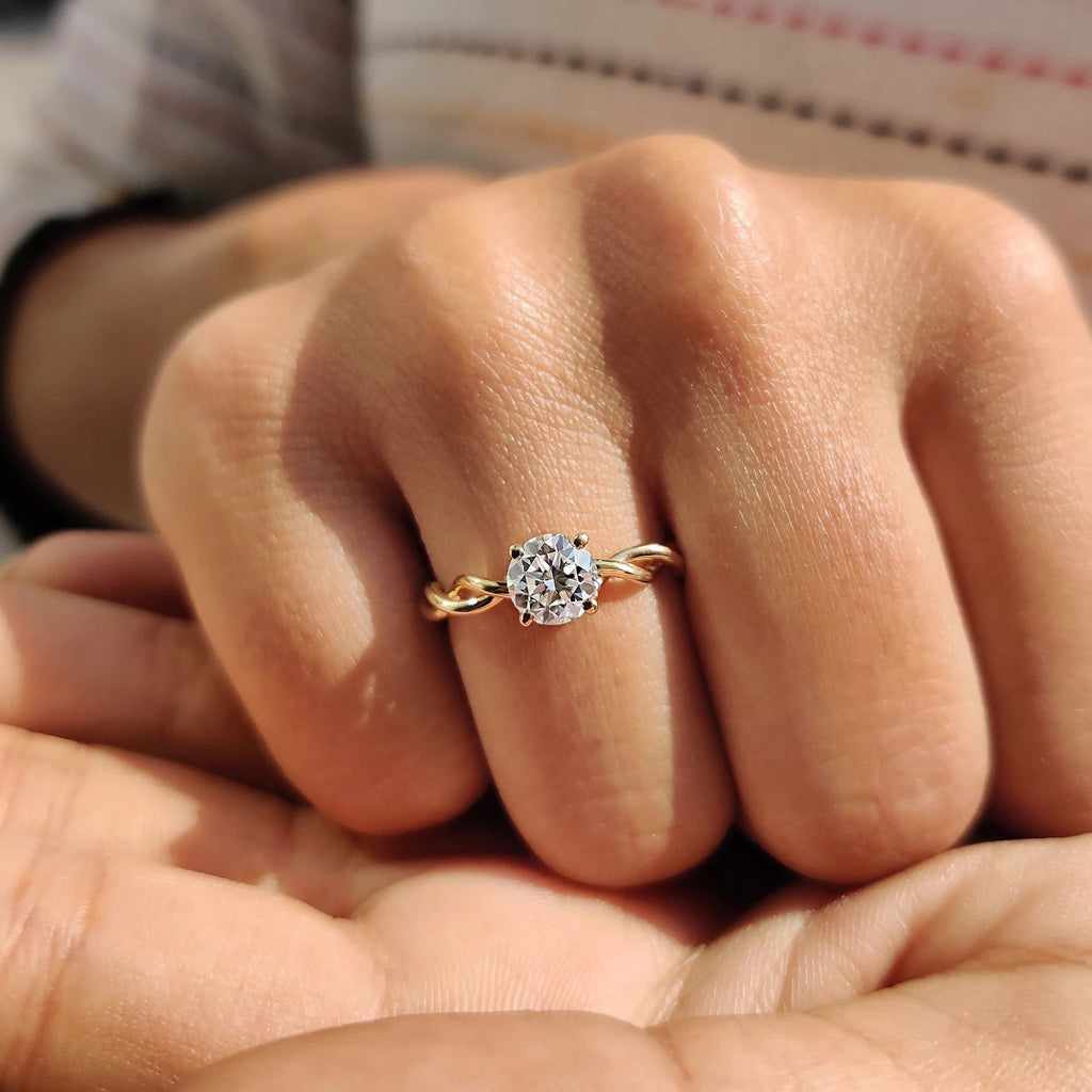 1.0 - 2.0 CT Round Cut Moissanite Twisted Engagement Ring