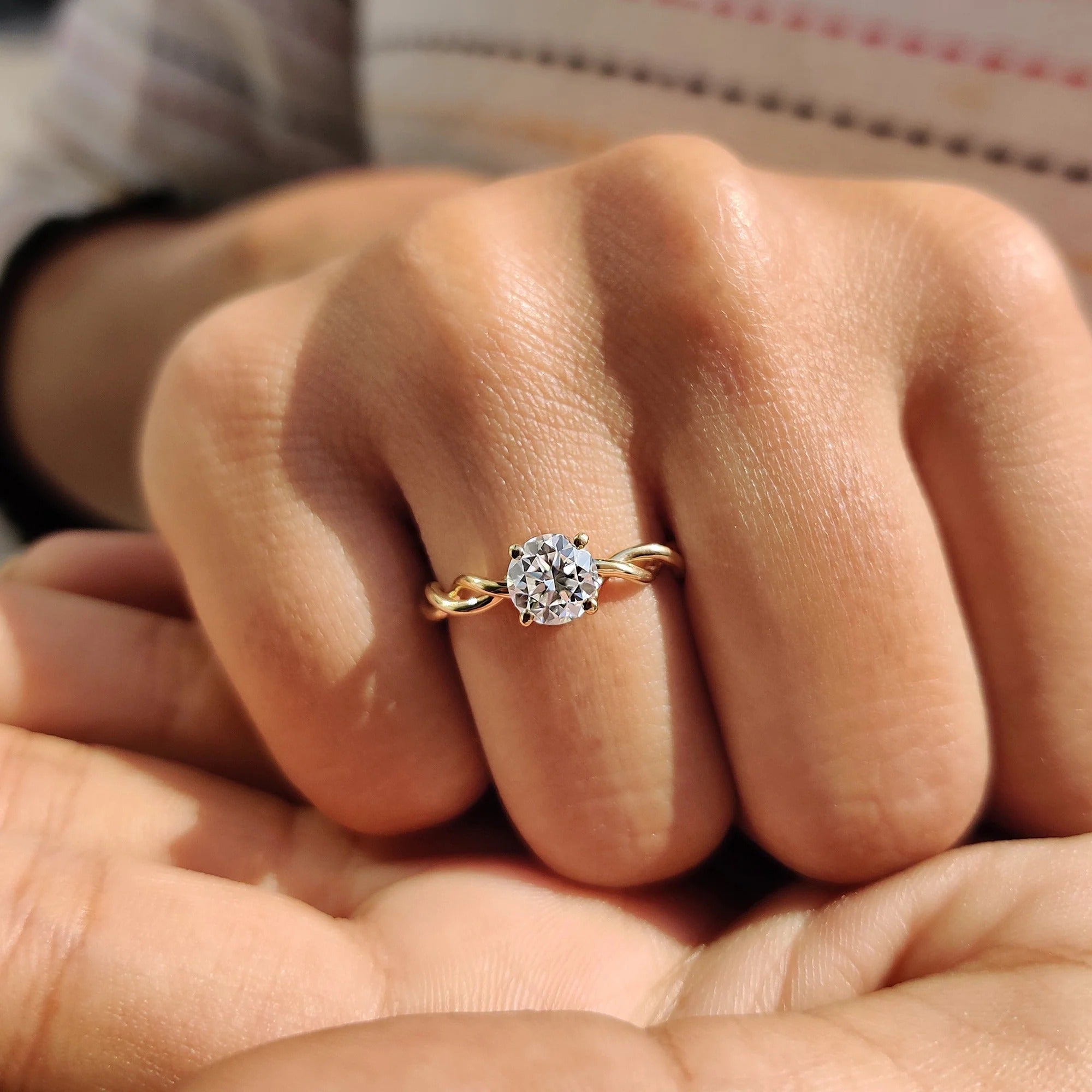 1.0 - 2.0 CT Round Cut Moissanite Twisted Engagement Ring