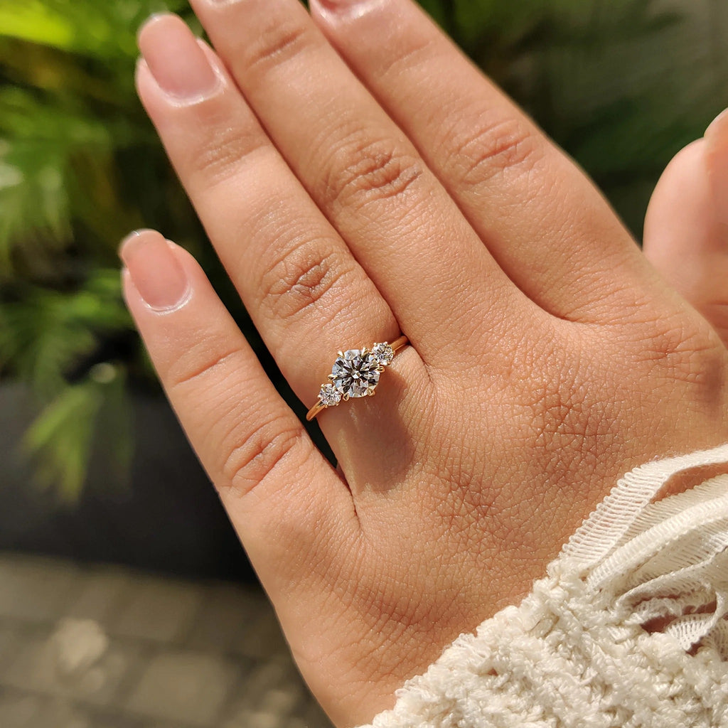 1.0-2.0 CT Round Cut Moissanite Three Stone Engagement Ring