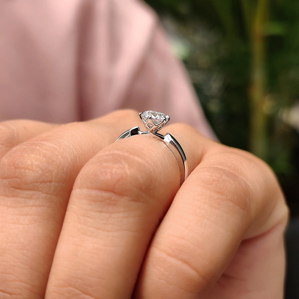 0.80-1.50 CT Round Cut Moissanite Solitaire Engagement Ring