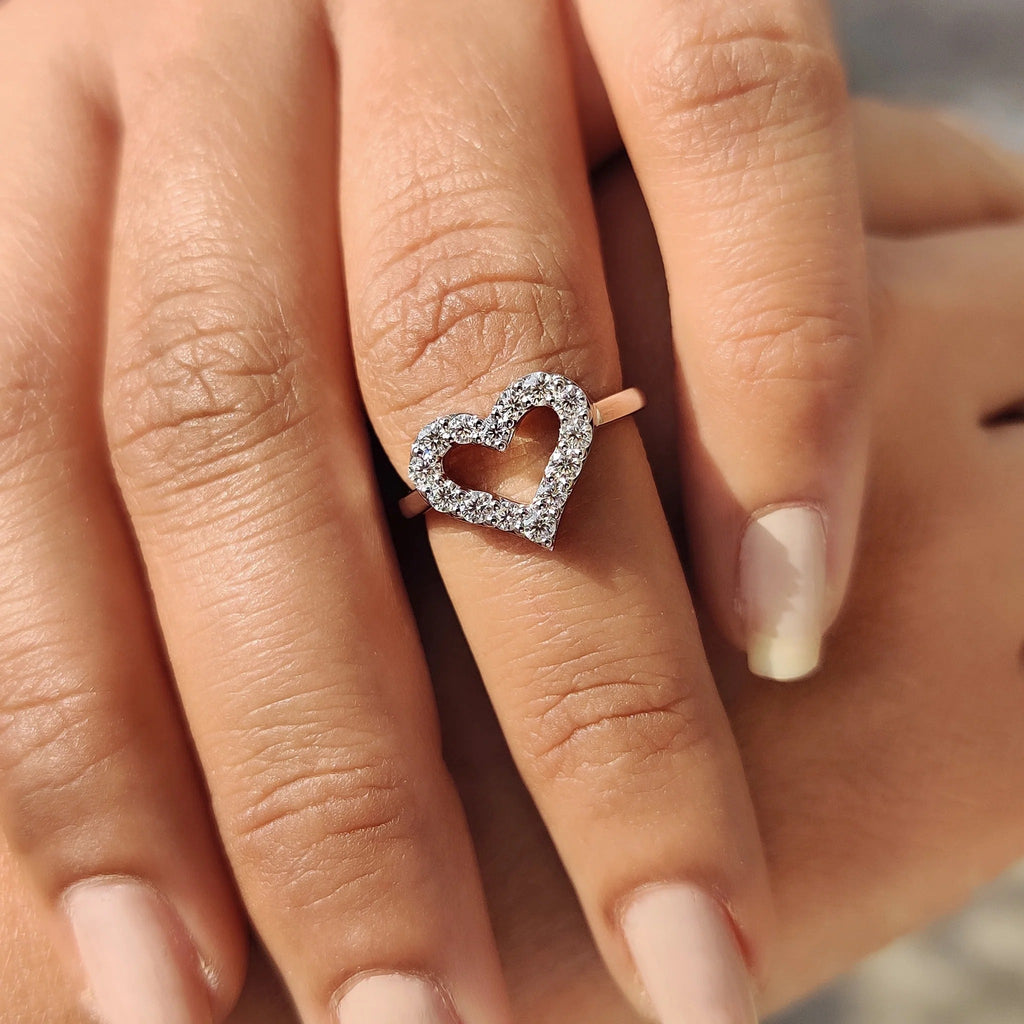 0.5 TWC Round Cut Moissanite HeartShape Engagement Ring