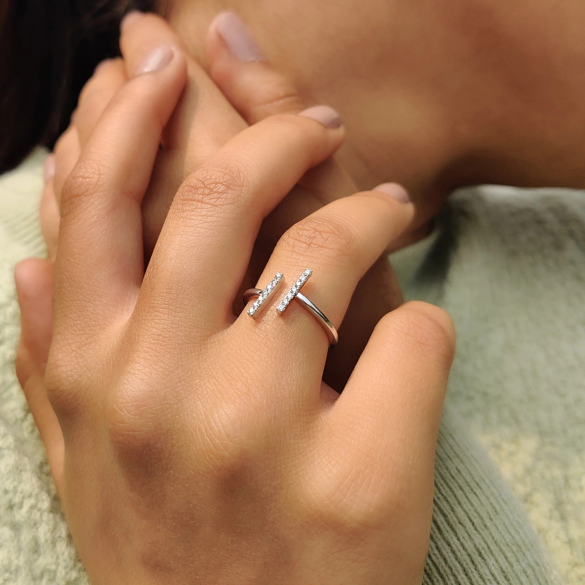 0.3 TWC Round Cut Moissanite Engagement Ring