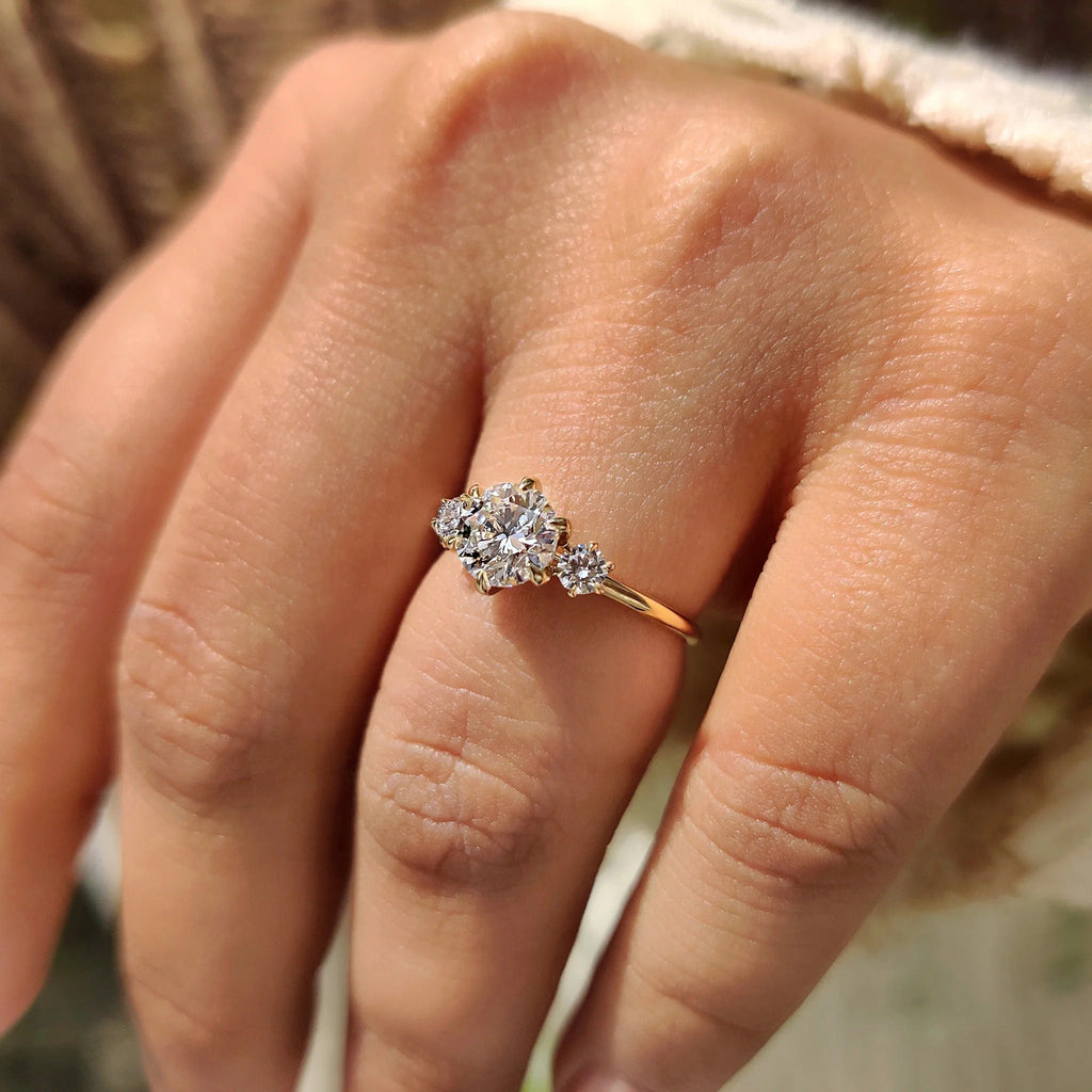 1.0-2.0 CT Round Cut Moissanite Three Stone Engagement Ring