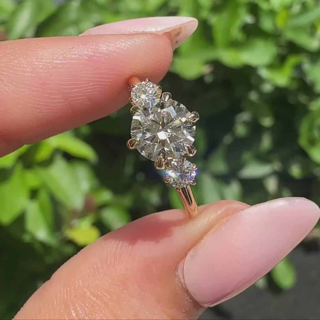 1.0-2.0 CT Round Cut Moissanite Three Stone Engagement Ring